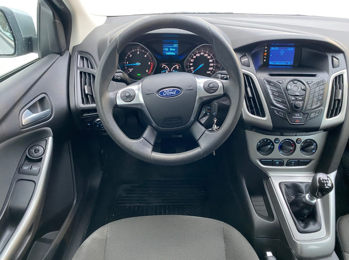 Ford Focus SW lll Turnier 1,6 TDCi Stv avec Audio Bluetooth