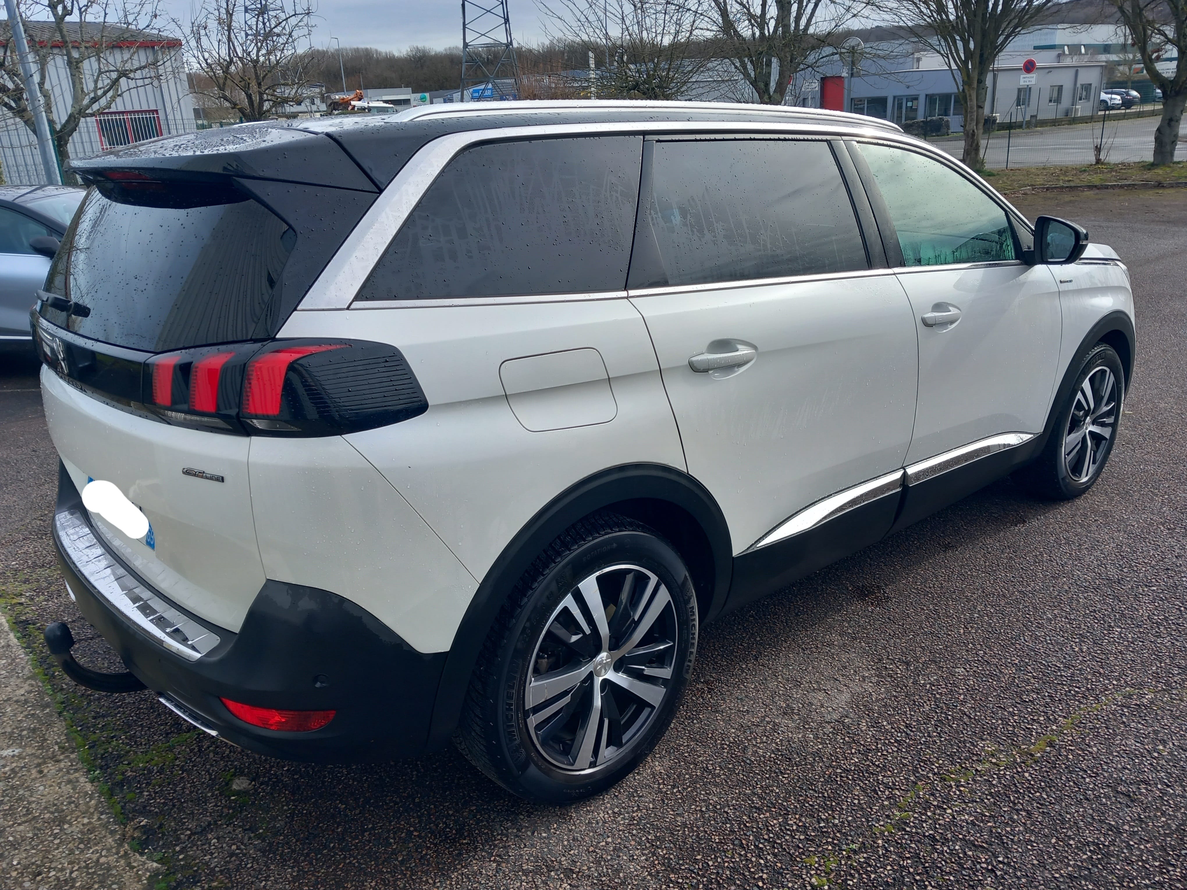 Peugeot 5008 1,6 180 ch avec GPS
