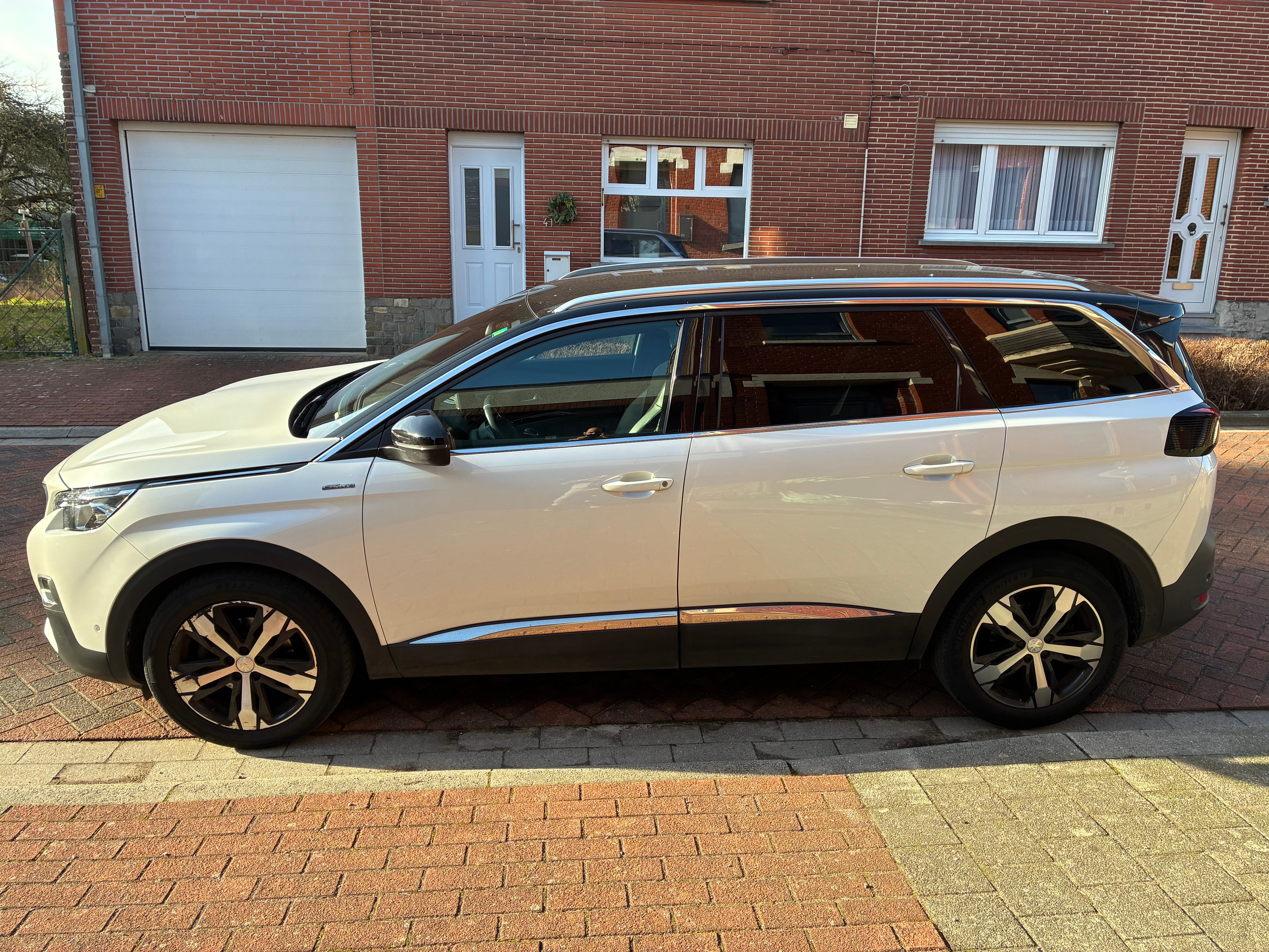 Peugeot 5008 GT Essence 7 places avec Climatisation