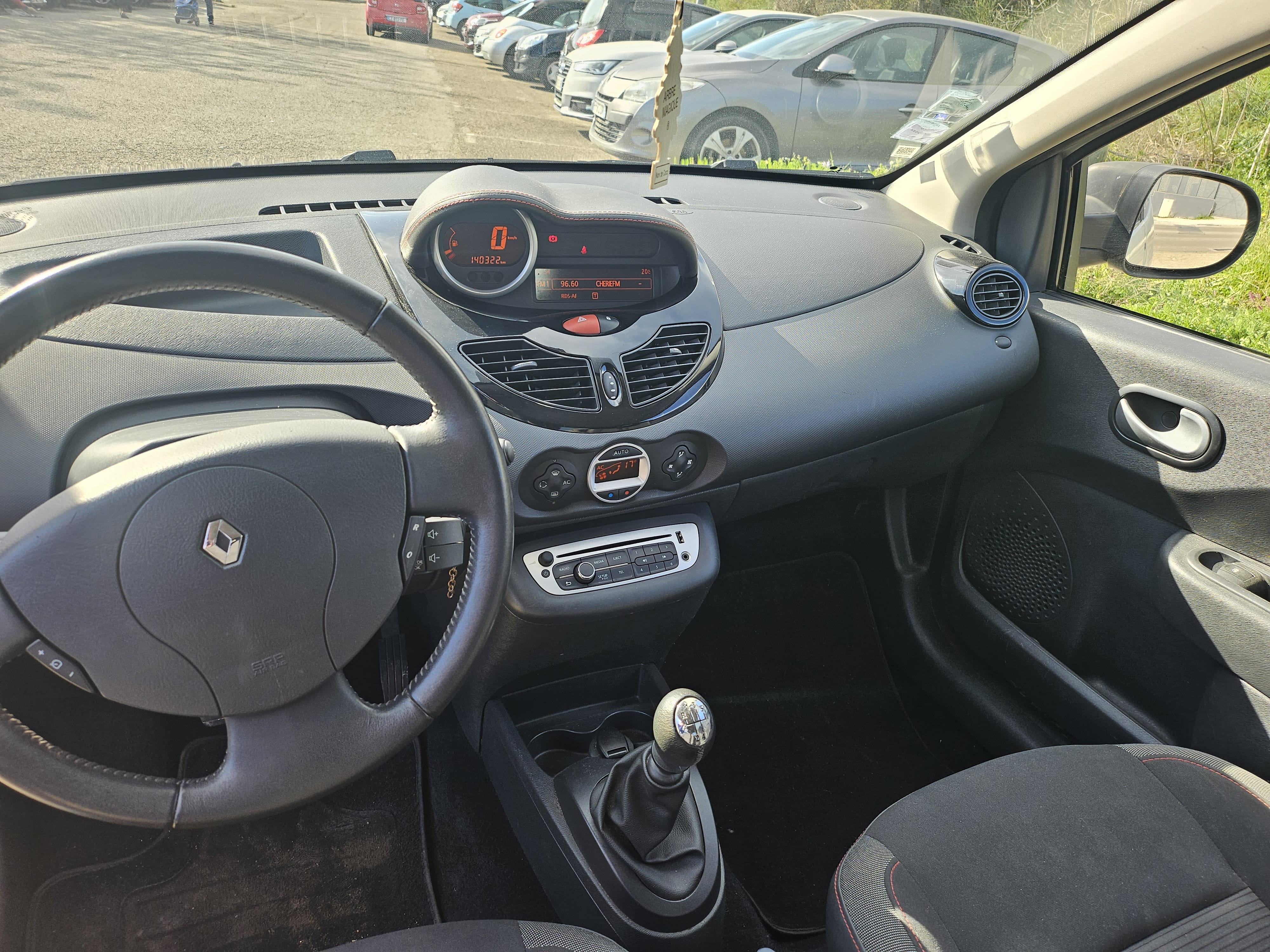 Renault Twingo II with Audio / iPod input