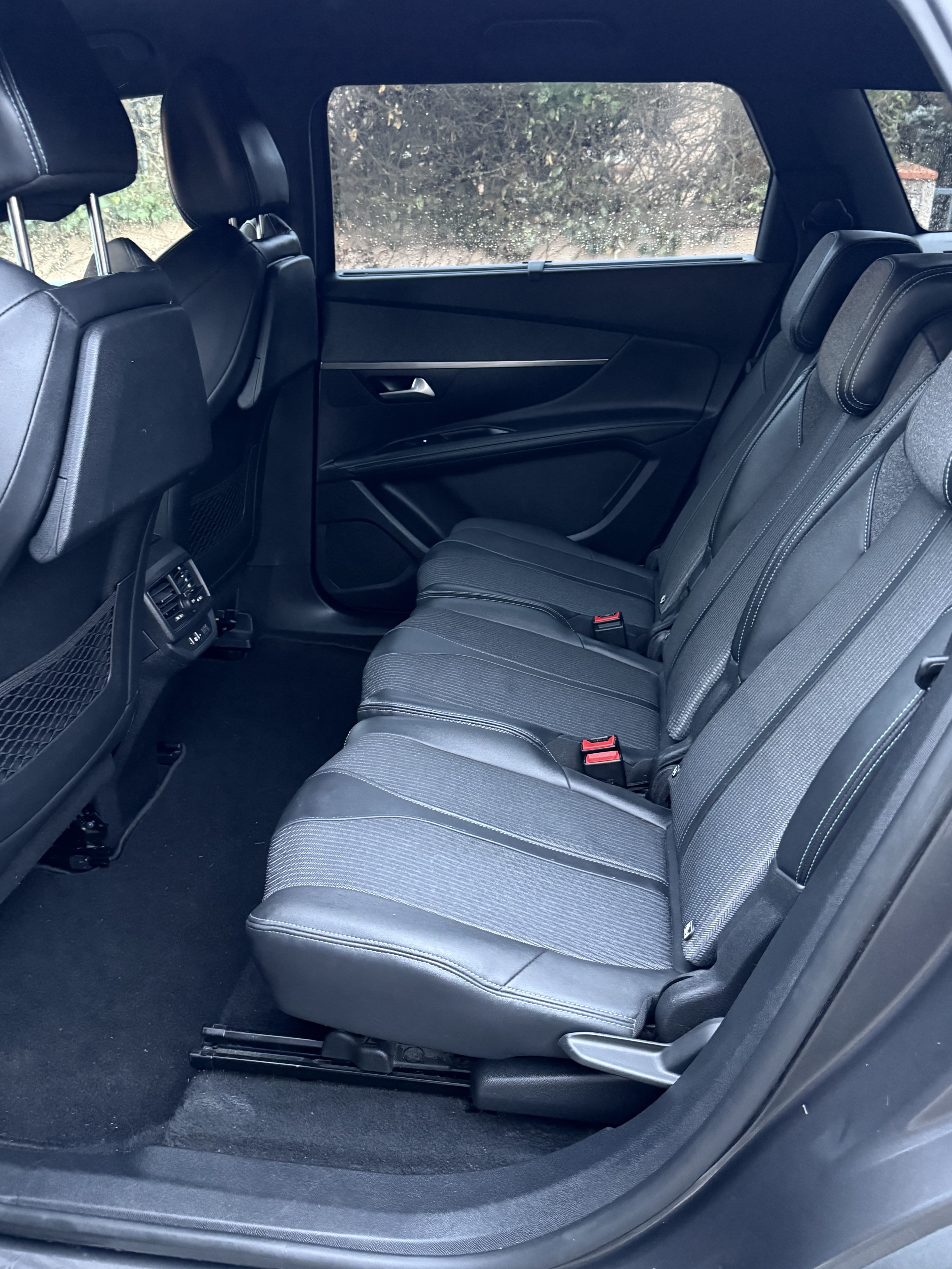 Peugeot 5008 with Apple CarPlay