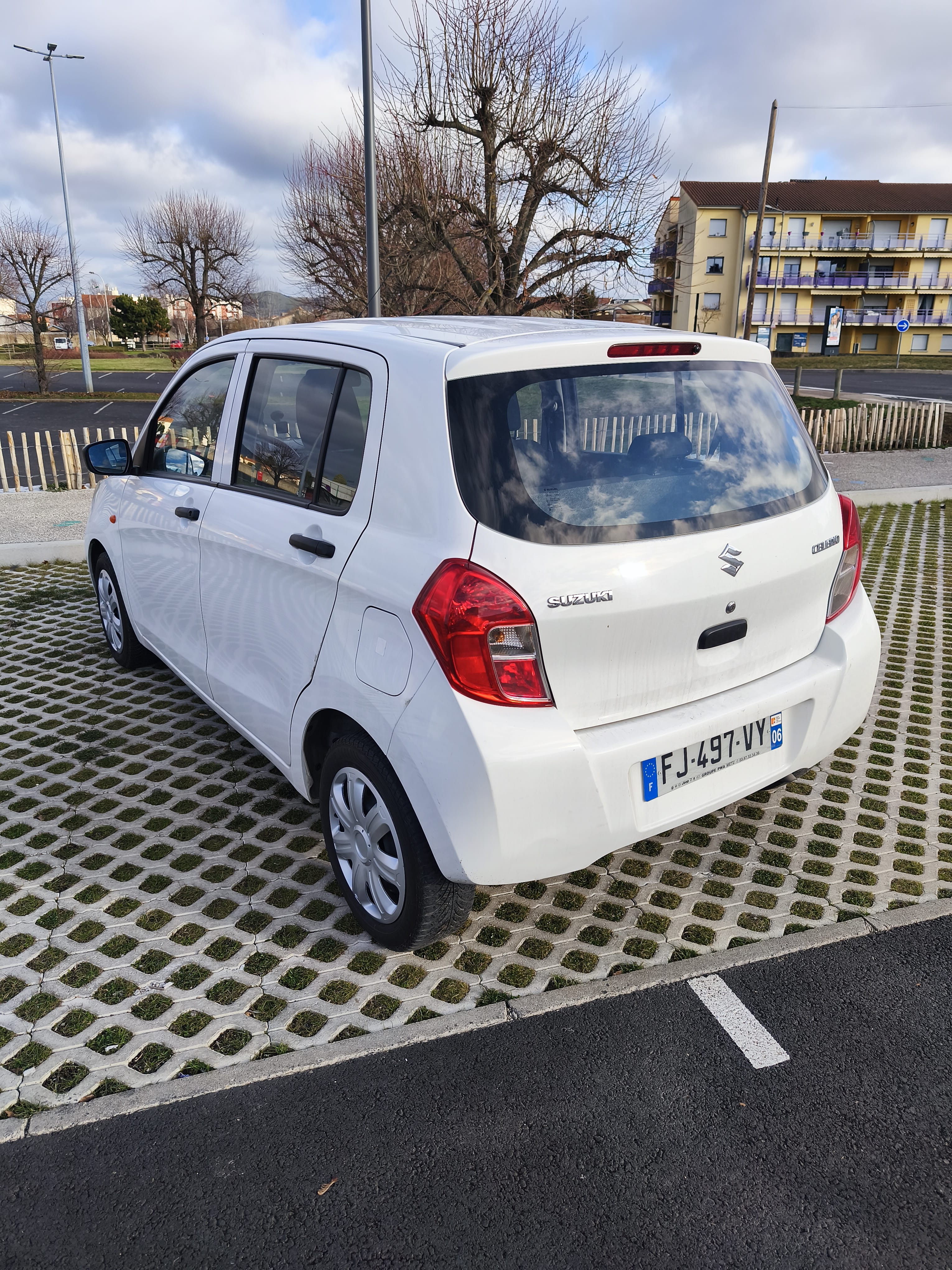 Suzuki Celerio avec Entrée audio / iPod