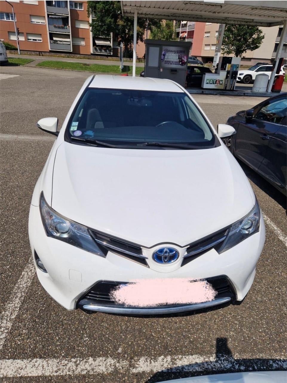 Toyota Auris, 2014, Essence 95 / Électrique (hybride), automatique