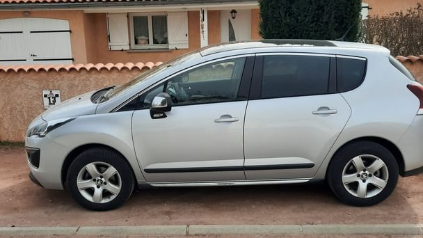 Peugeot 3008 Avec attelage 750kg avec Climatisation