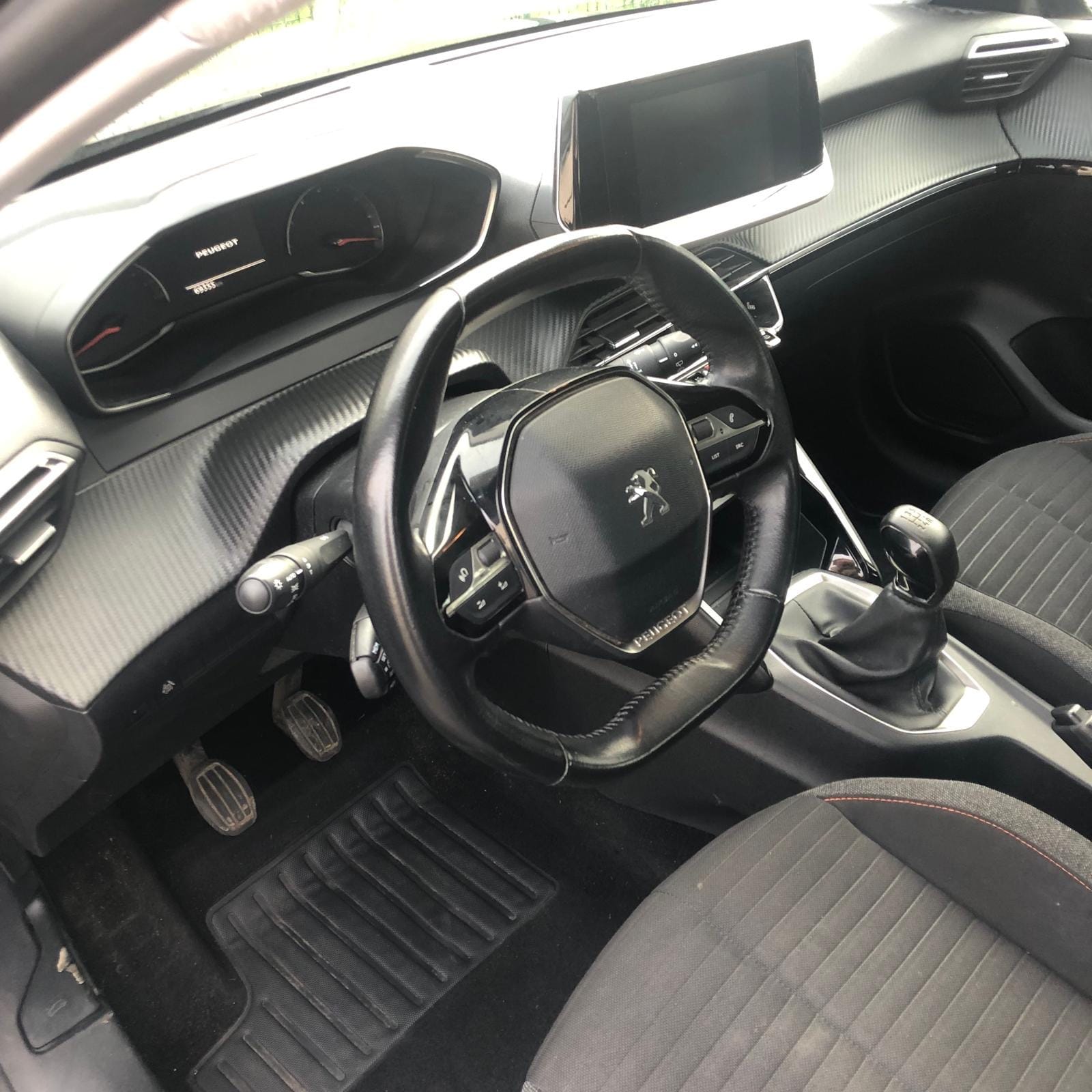 Peugeot 208 avec GPS