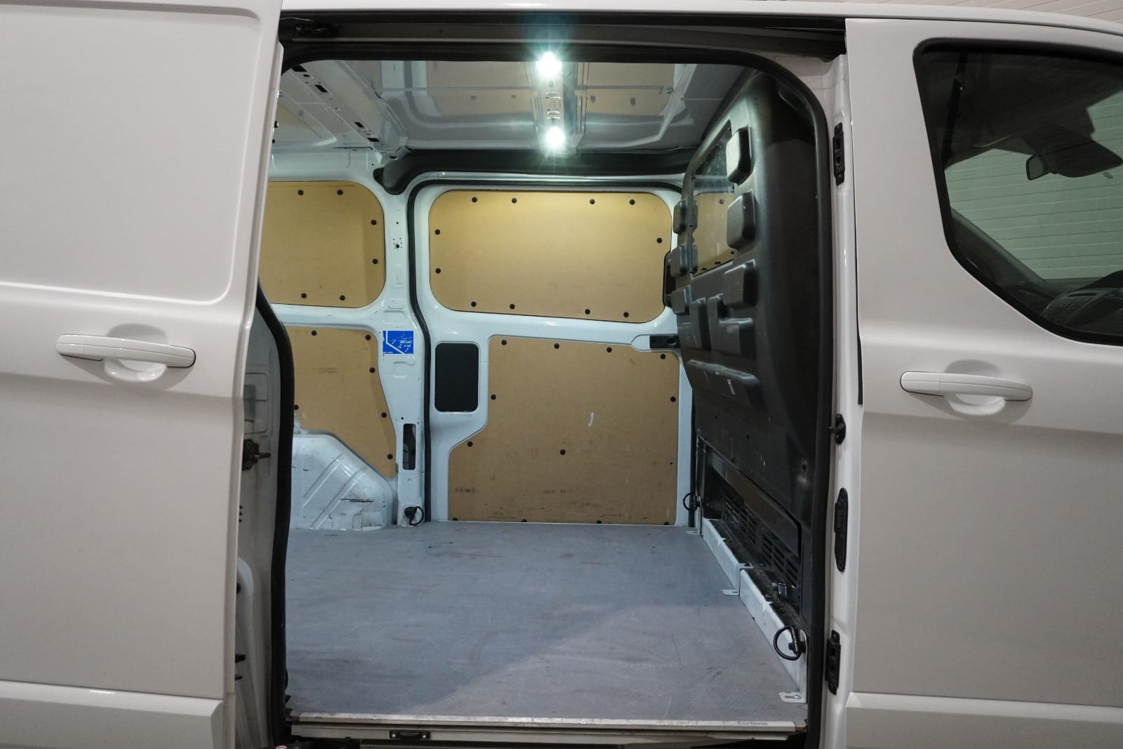 Ford Transit Custom Kombi avec Attelage
