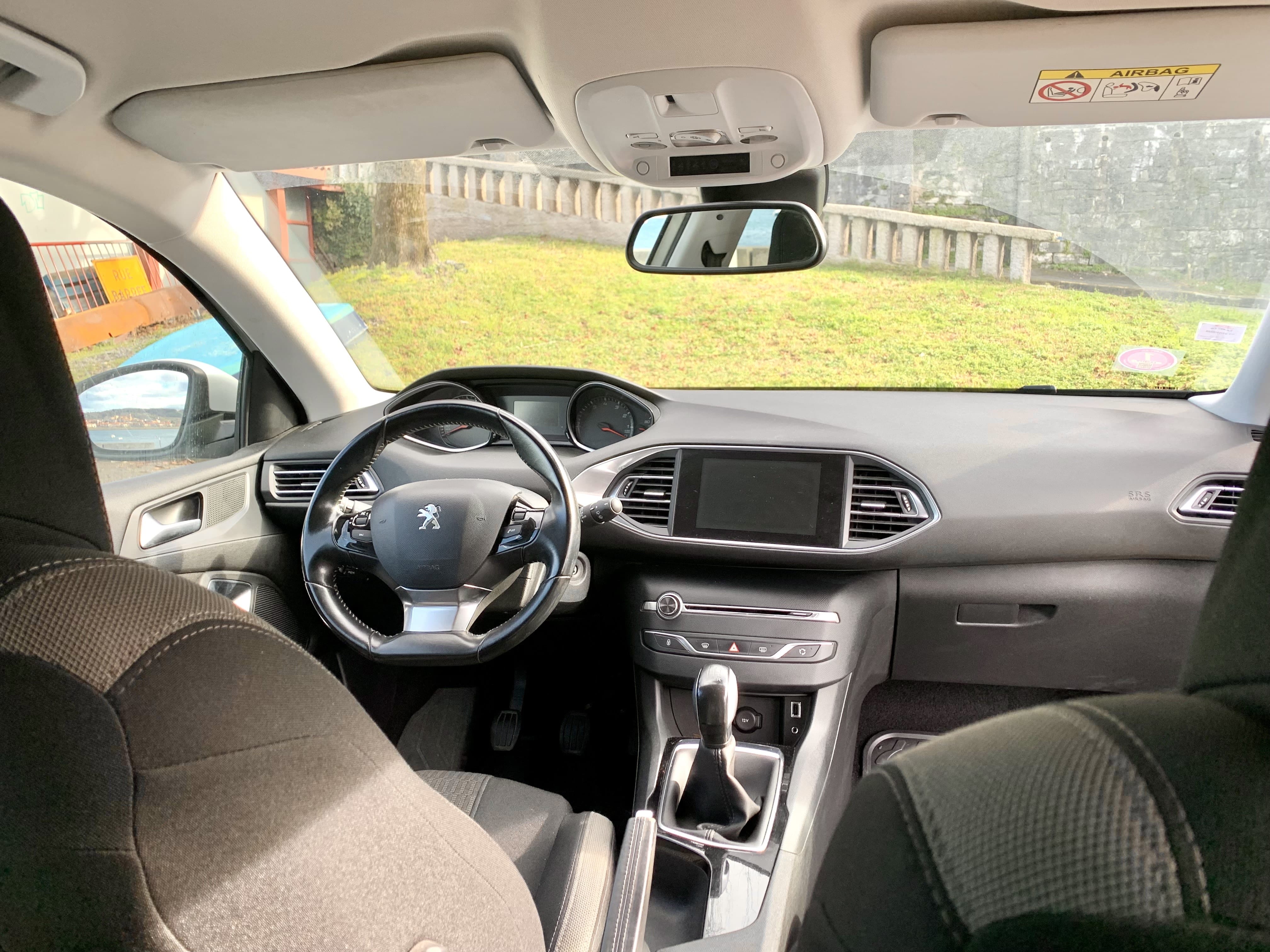 Peugeot 308 avec Siège bébé