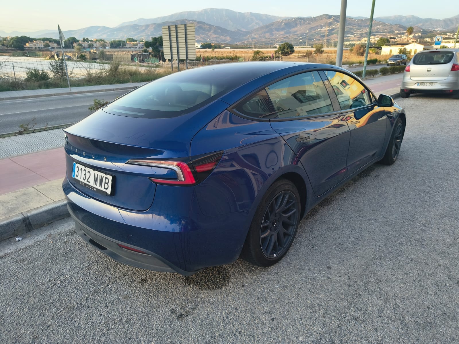 Tesla Model 3 con Cámara de marcha atrás