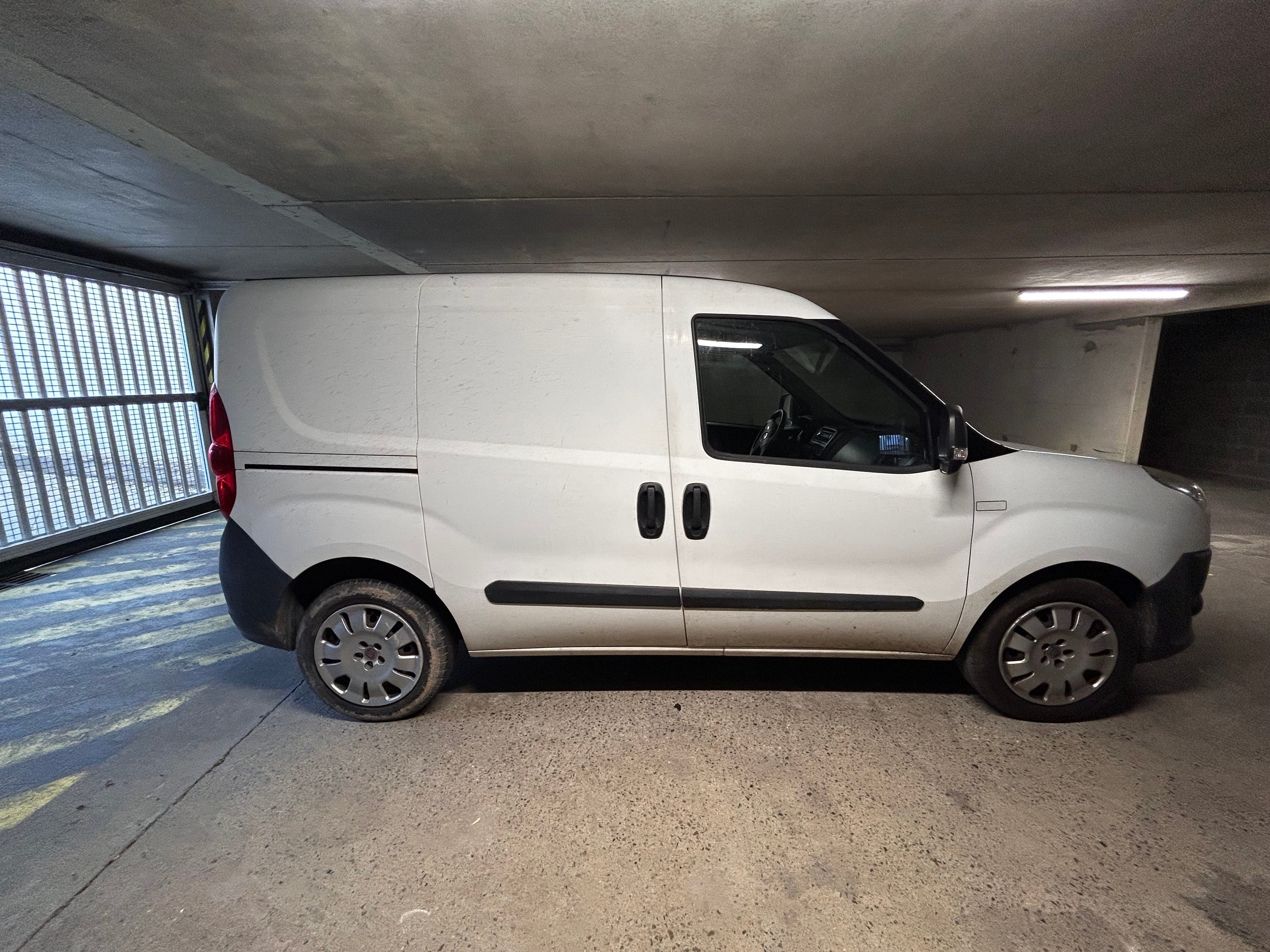 Fiat Doblo Cargo (utilitaire/mini-camper) con Audio Bluetooth