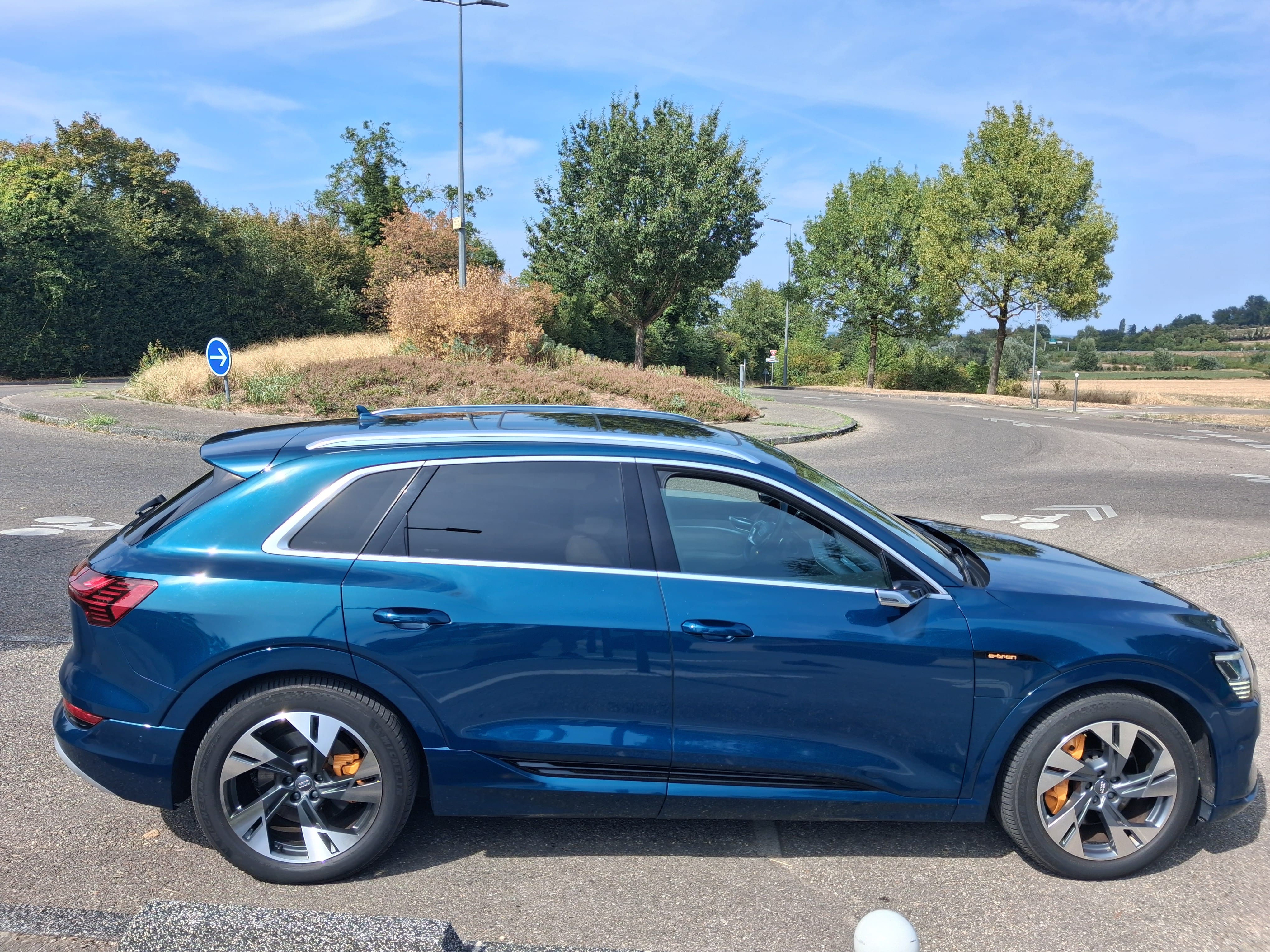 Audi e-tron 100% électrique.  Autonomie 300km. avec Climatisation