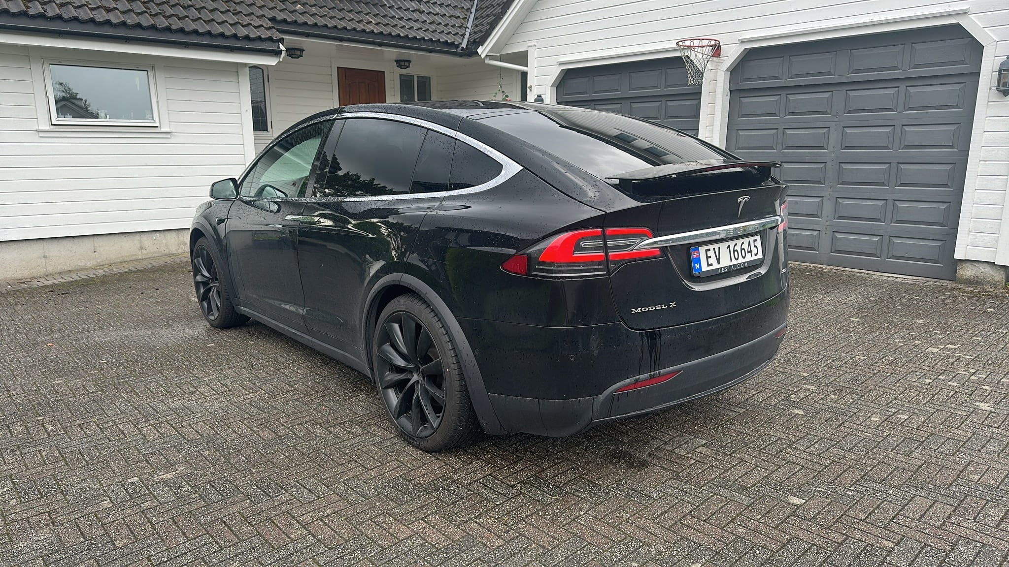 Tesla Model X 75D med Ryggekamera