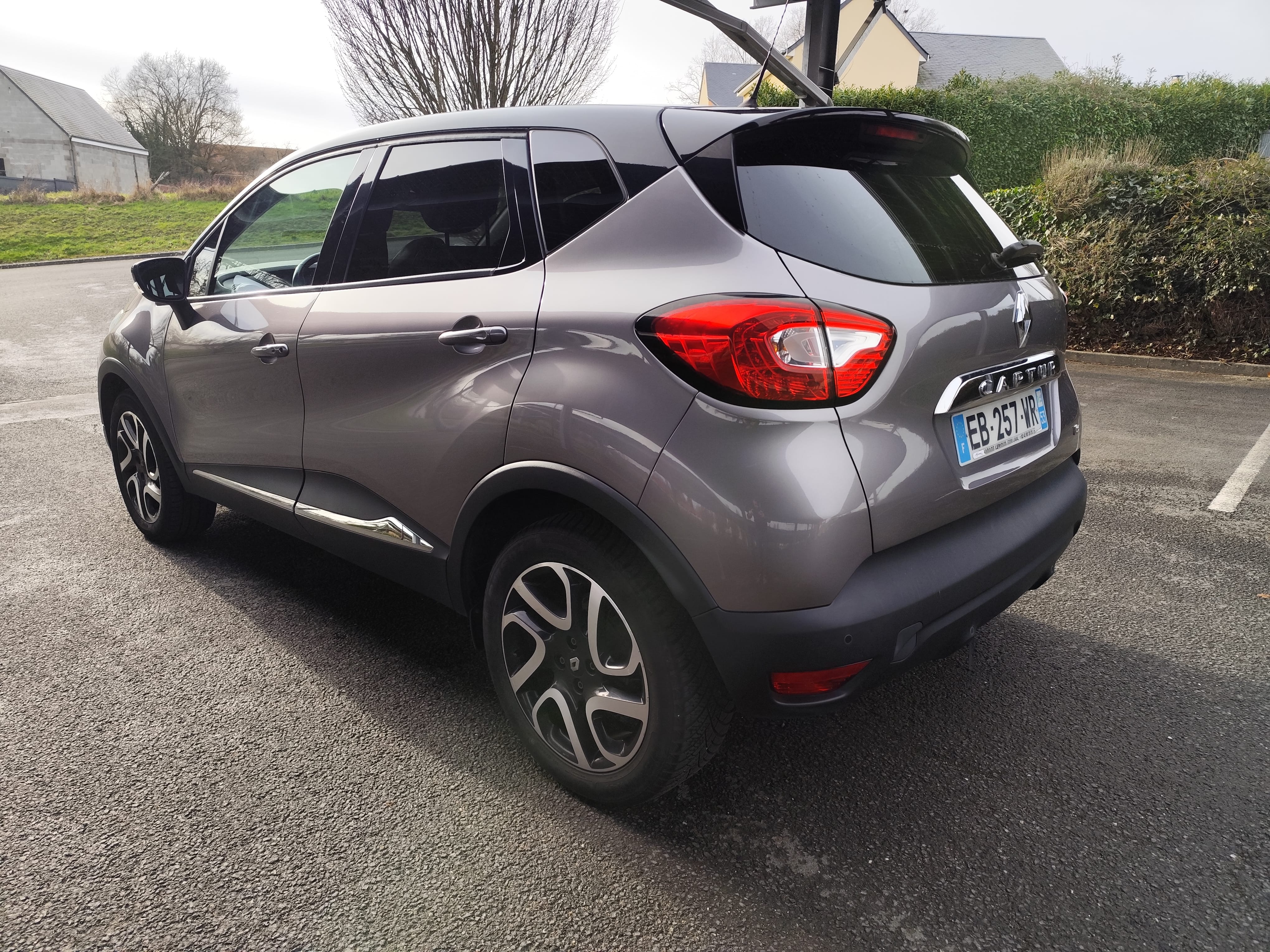 Renault Captur Essence proche gare 24/24