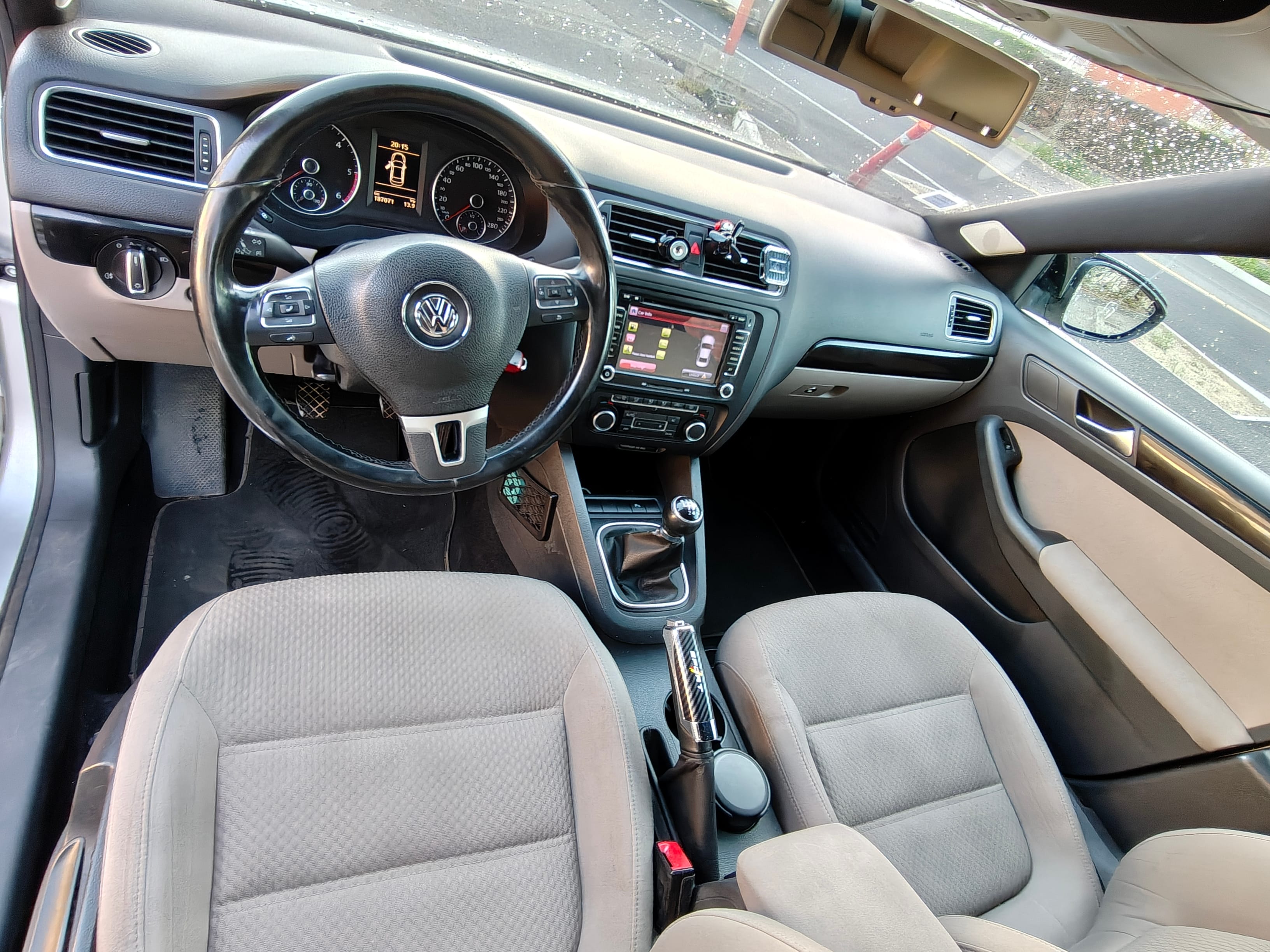 Volkswagen Jetta avec GPS