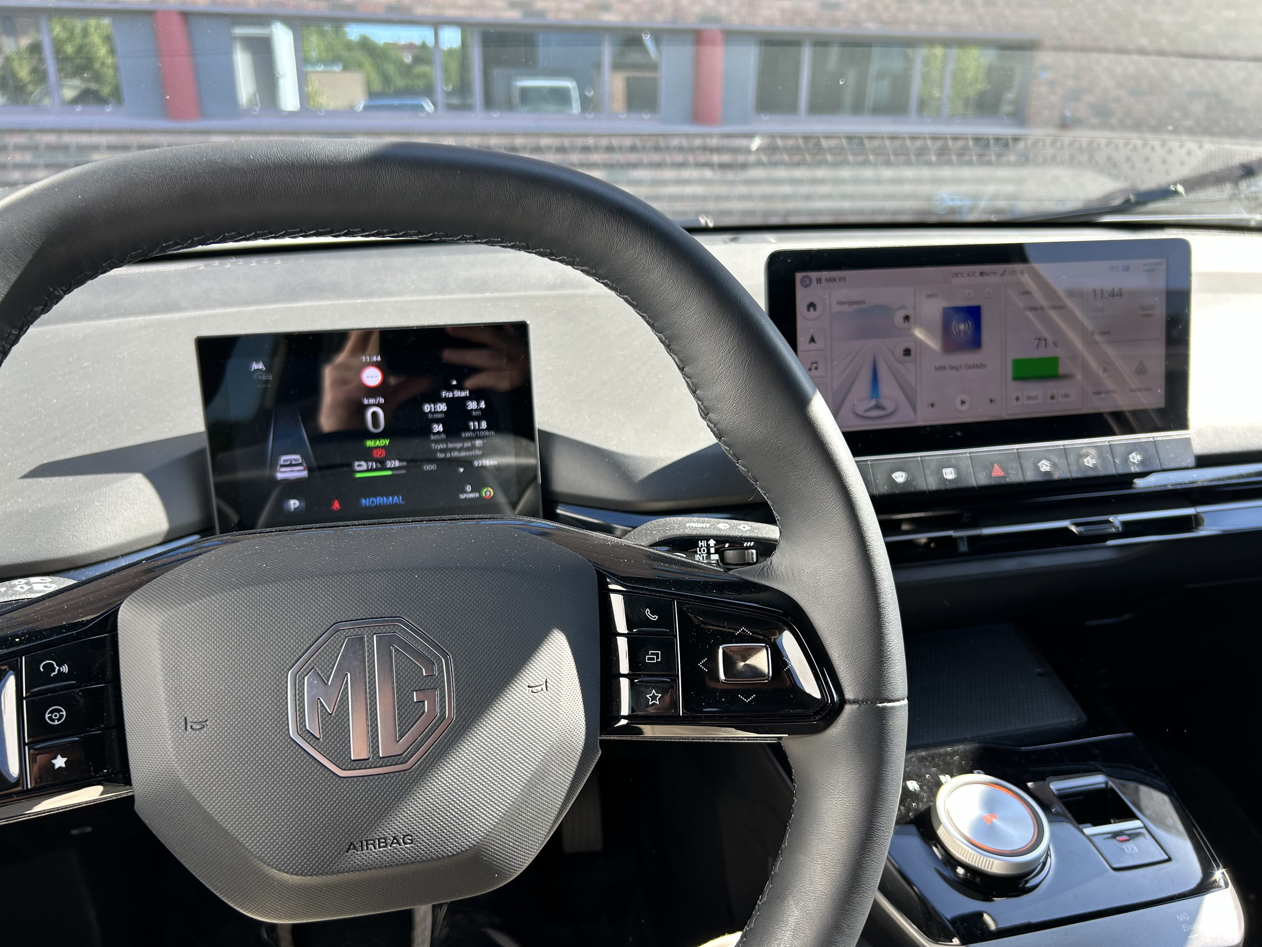 MG MG4 Luxury – 435 km rekkevidde – Masse utstyr med Ryggekamera