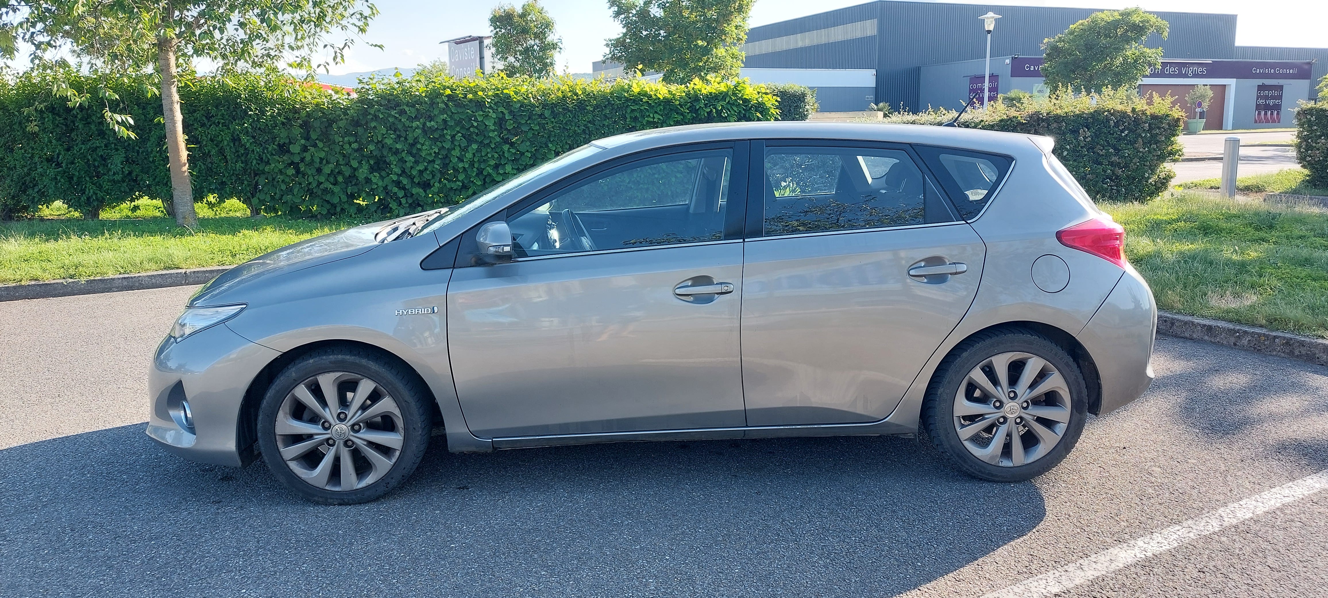 Toyota Auris HYBRID 136 CHX Automatique, fiable et économique avec Climatisation