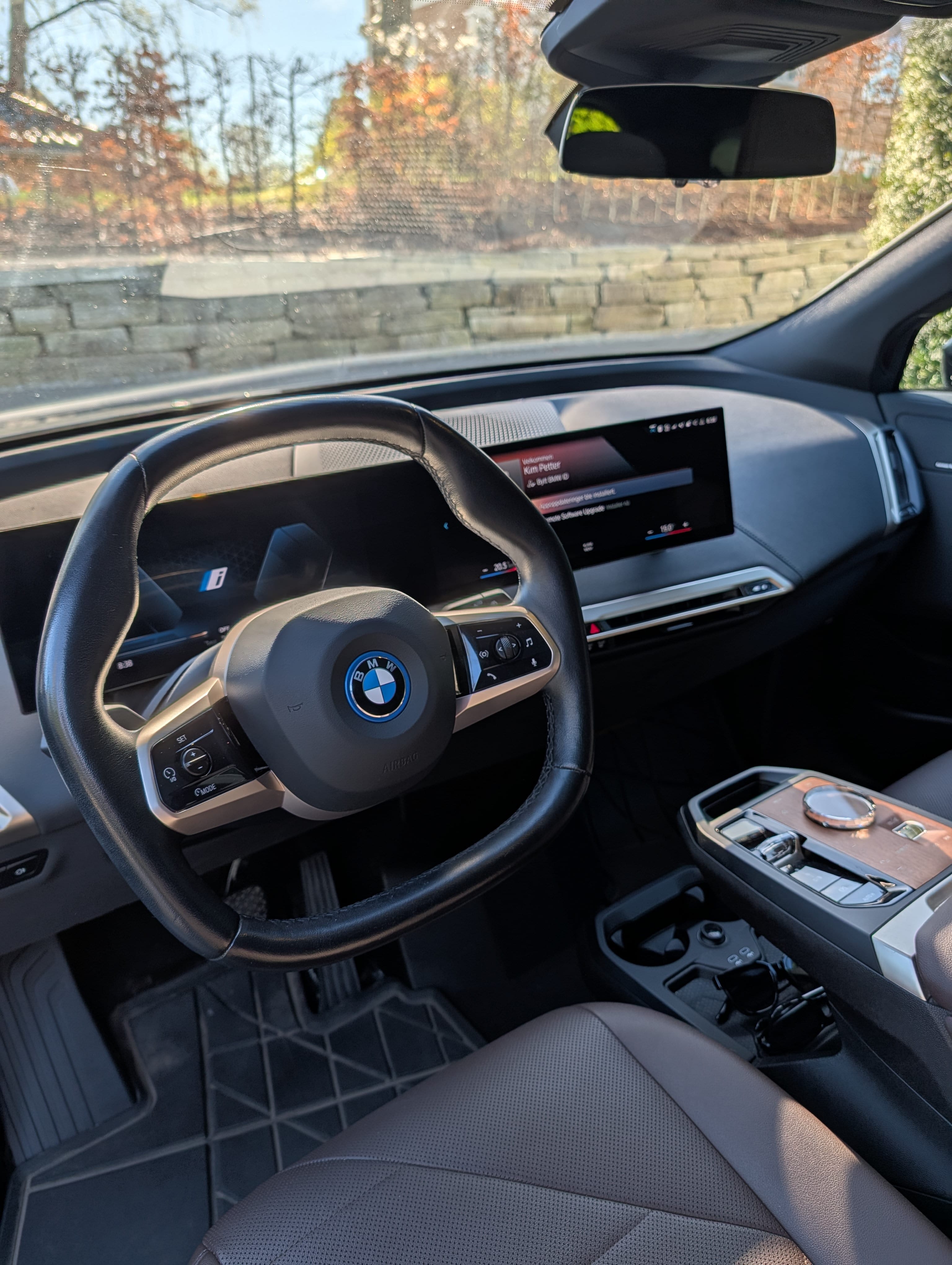 BMW iX xDrive50 med Cruisekontroll