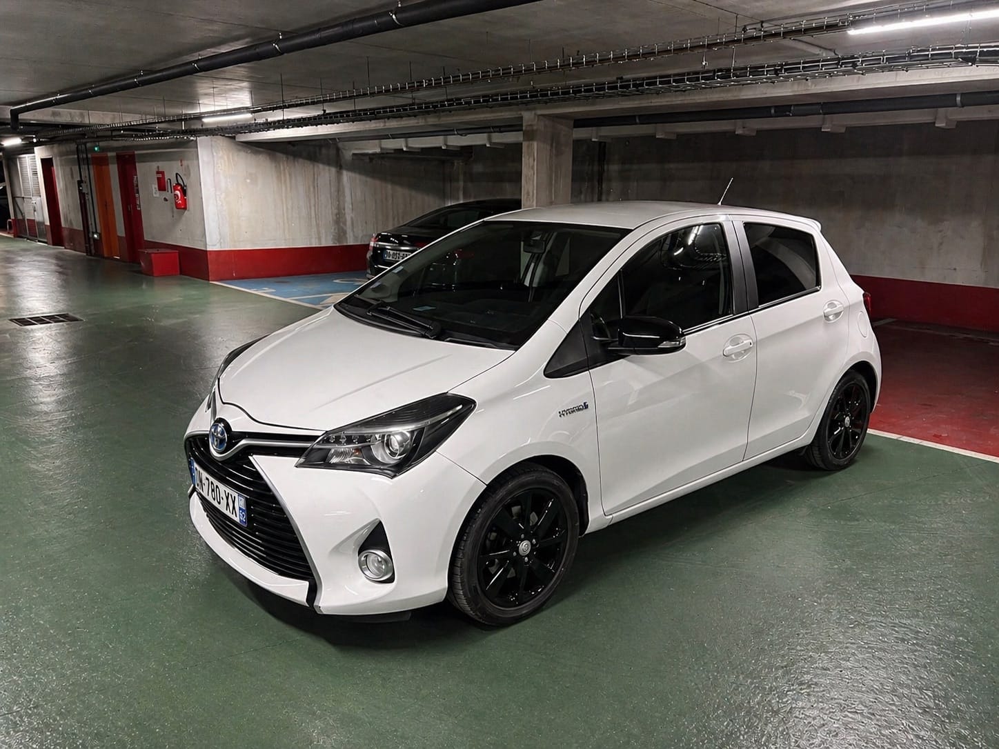 Toyota Yaris Hybride, 2015, Essence 95 / Elektrisch (hybride), automatisch