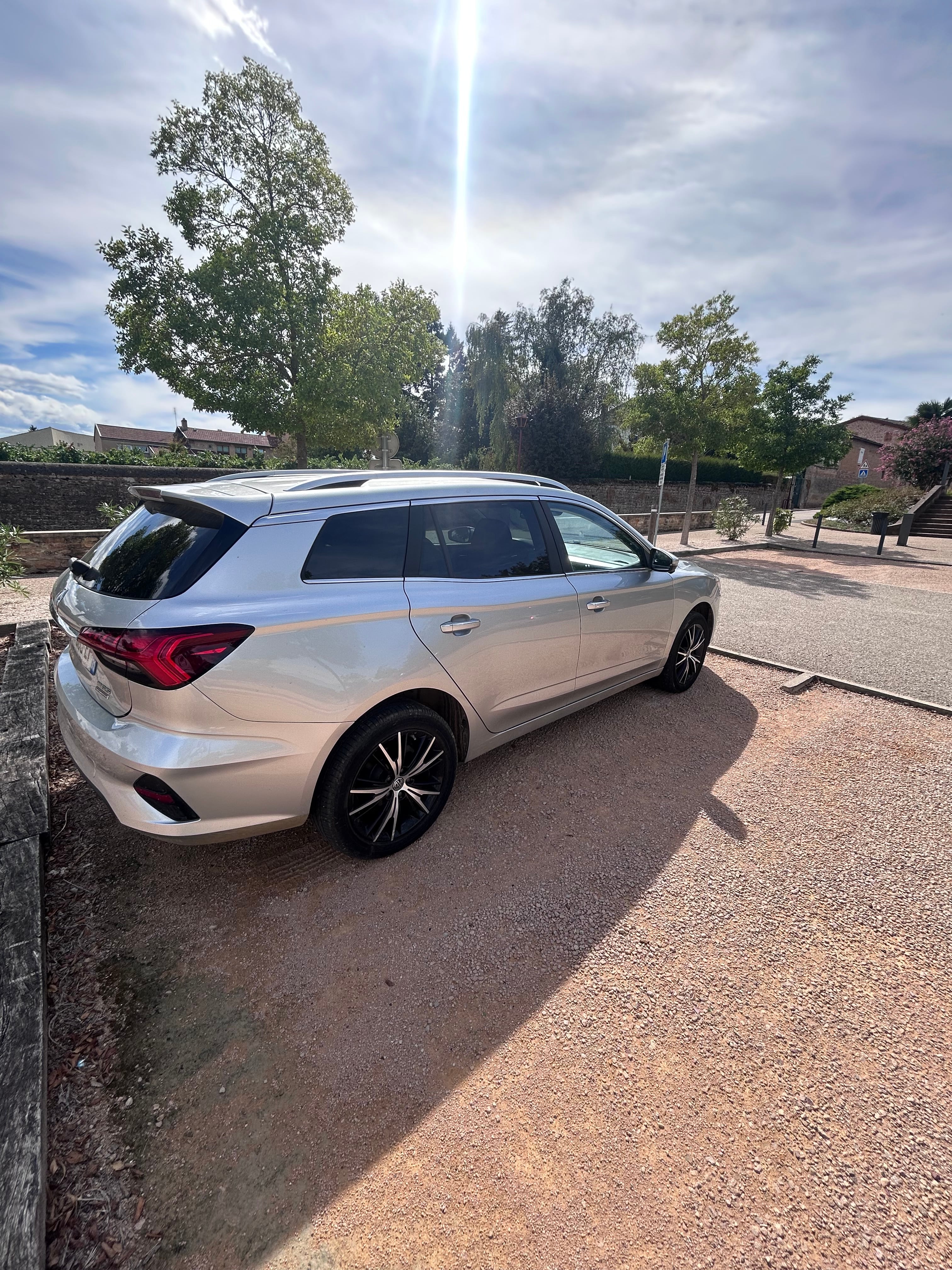MG MG5 avec Caméra de recul