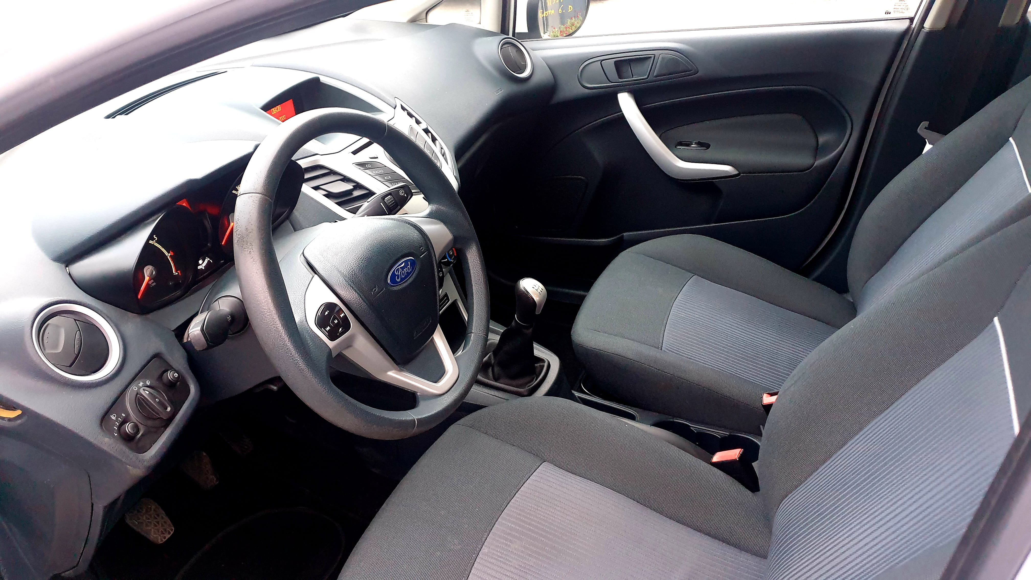 Ford Fiesta 1.2 ess 85CV (20077) CG517FM avec Siège bébé