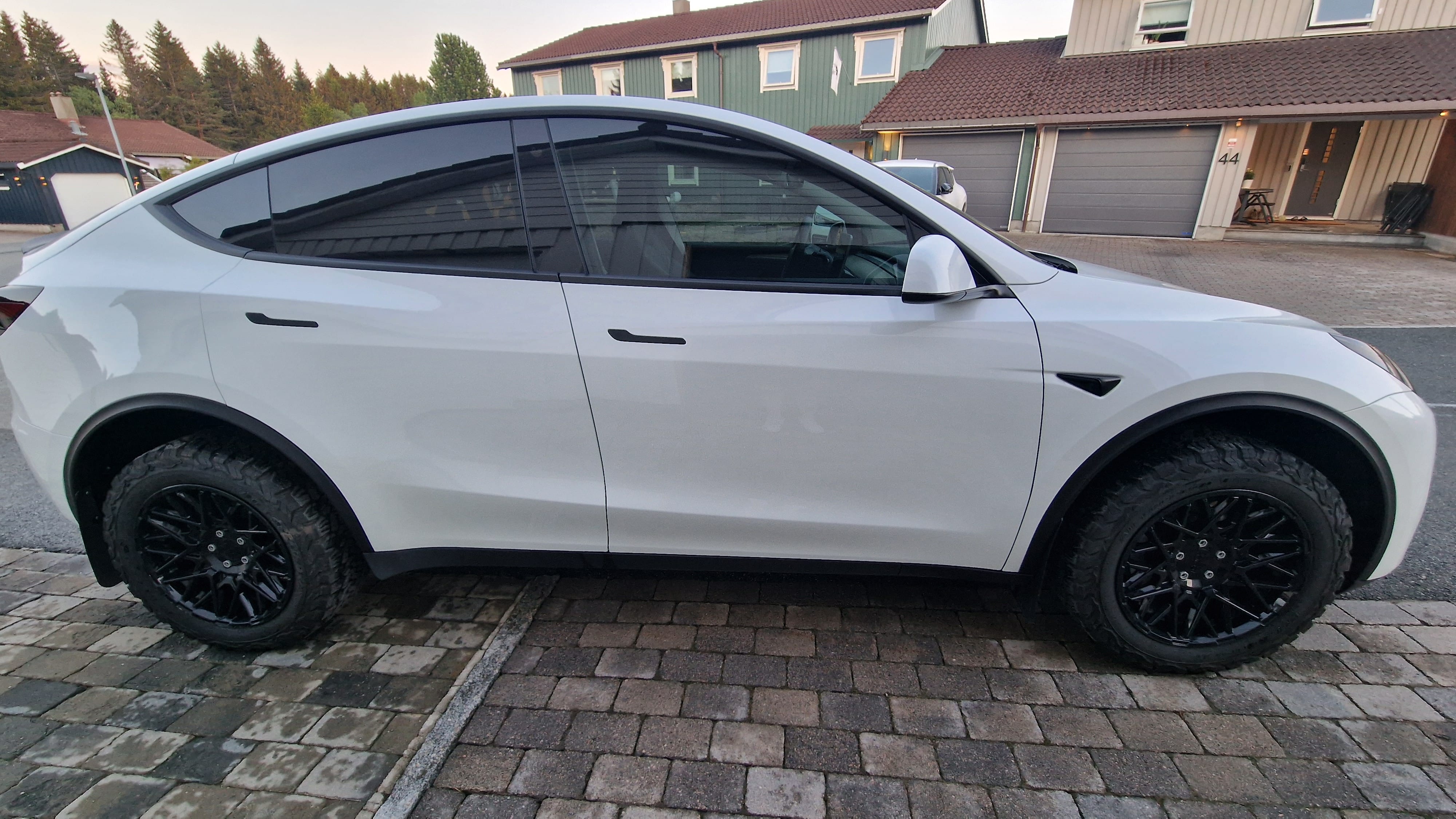 Tesla Model Y Long Range med Aircondition