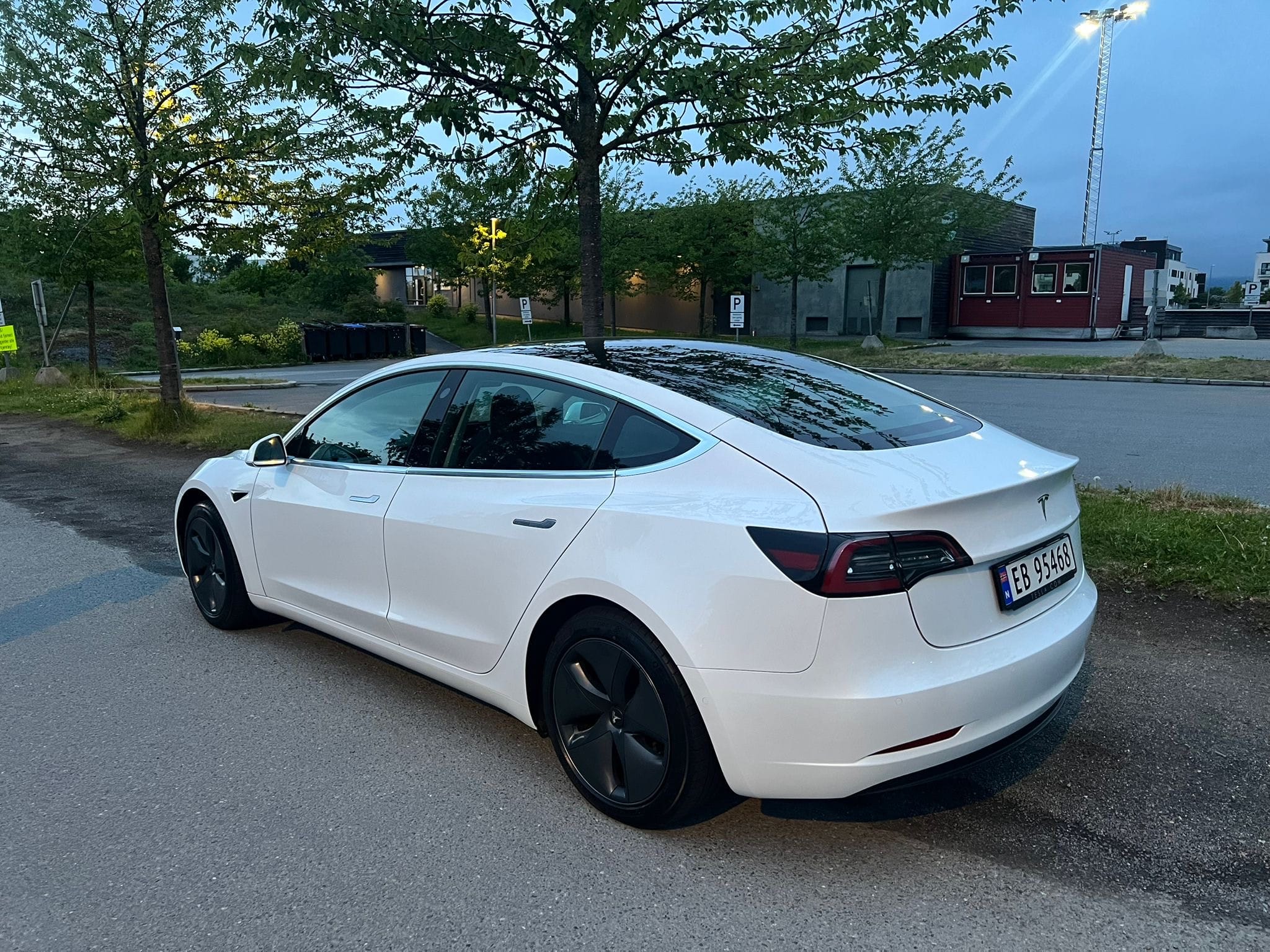 Tesla Model 3 Standard Range Plus med Ryggekamera