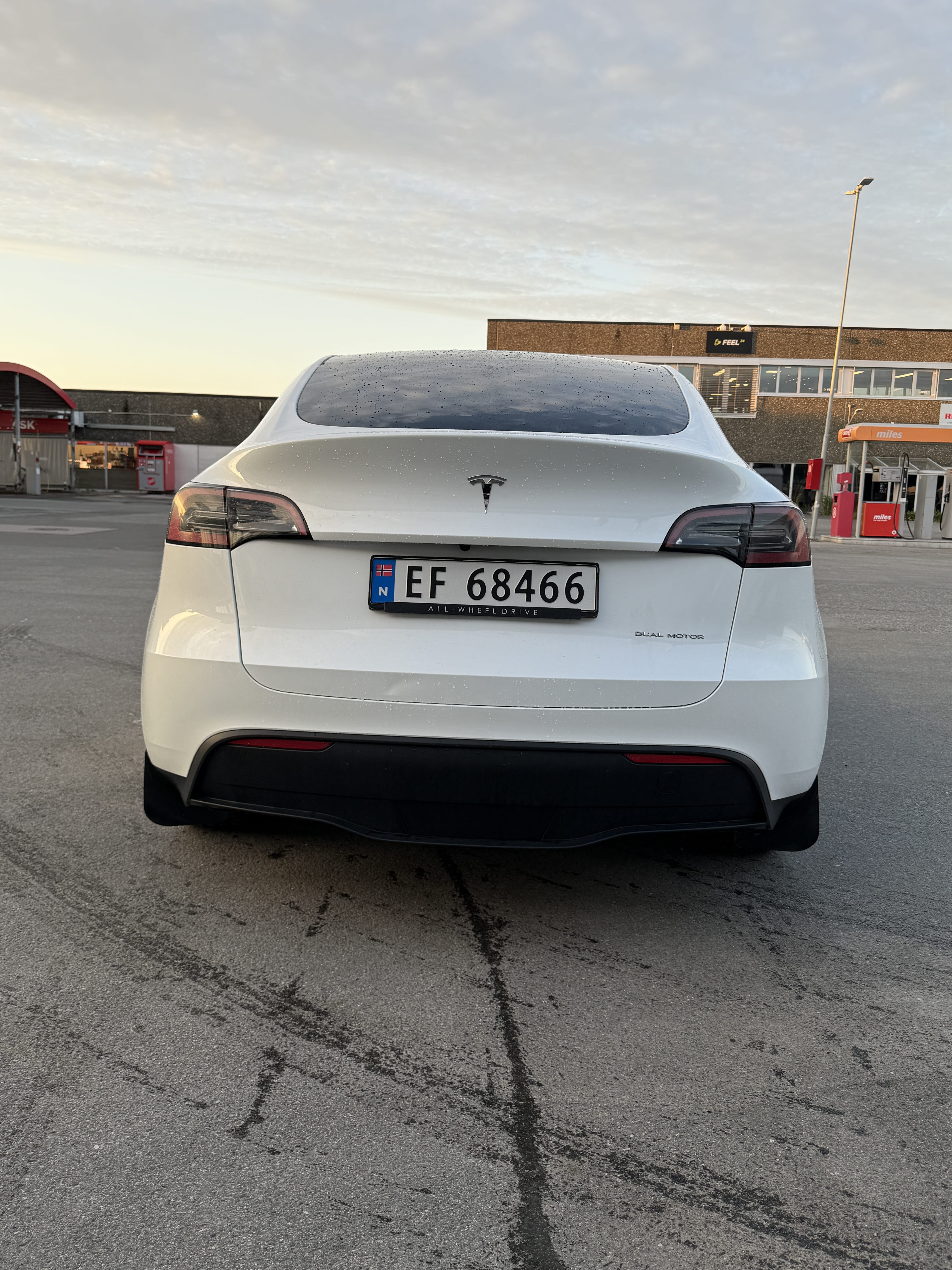 Tesla Model Y Long Range Long Range AWD med Cruisekontroll