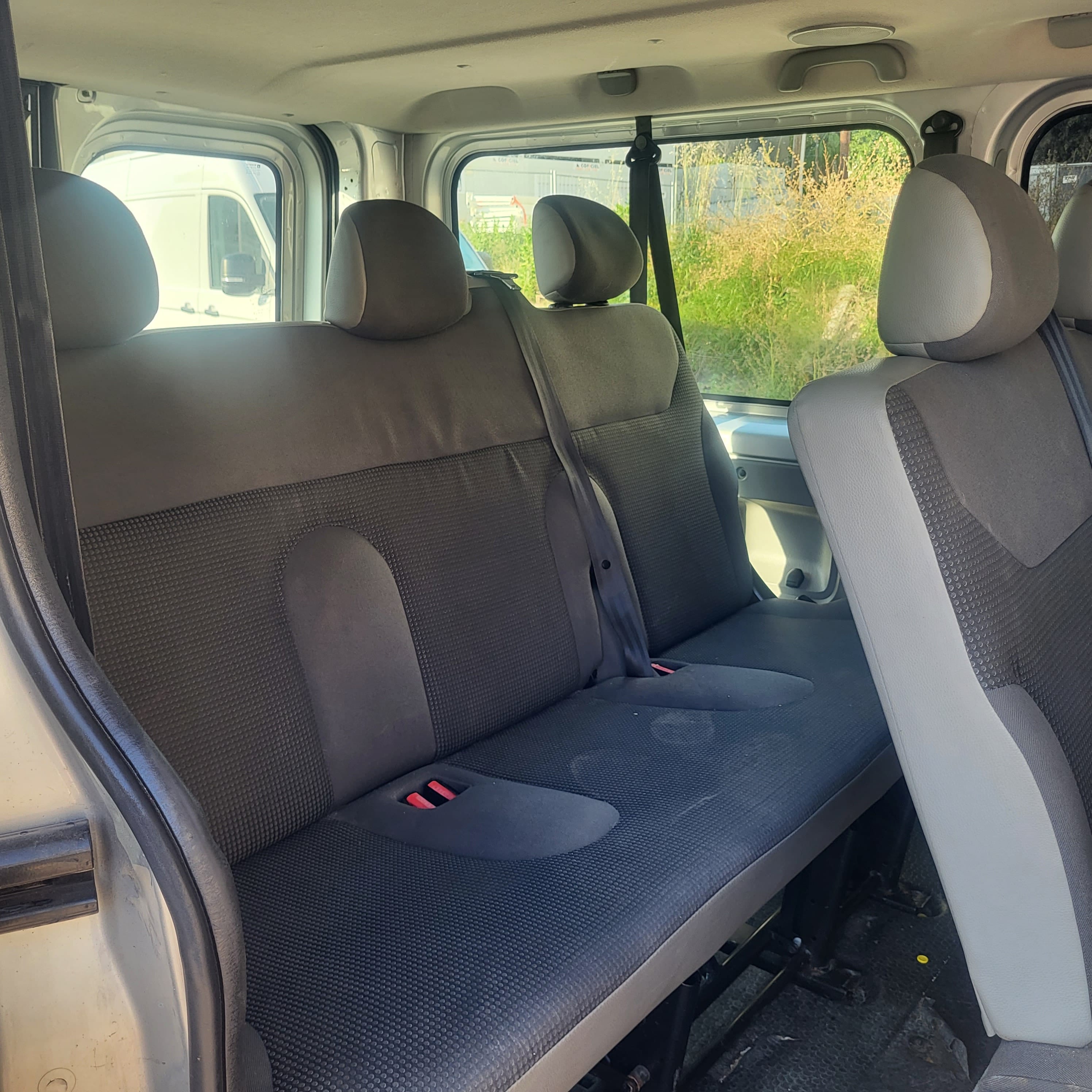 Opel Vivaro avec Siège bébé