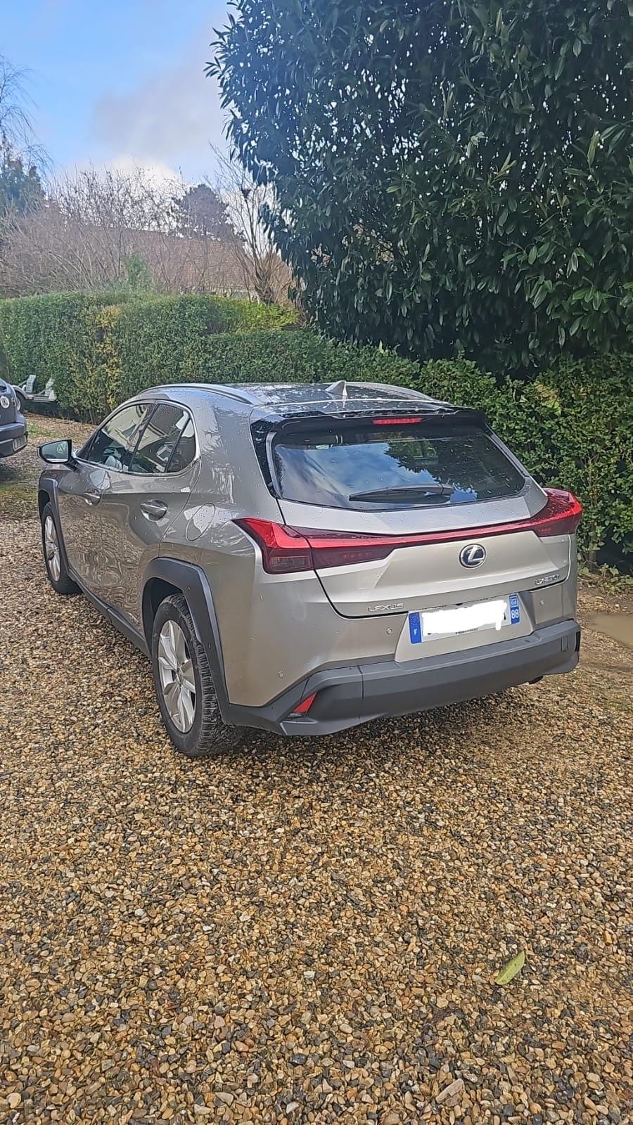 Lexus UX 250h avec GPS