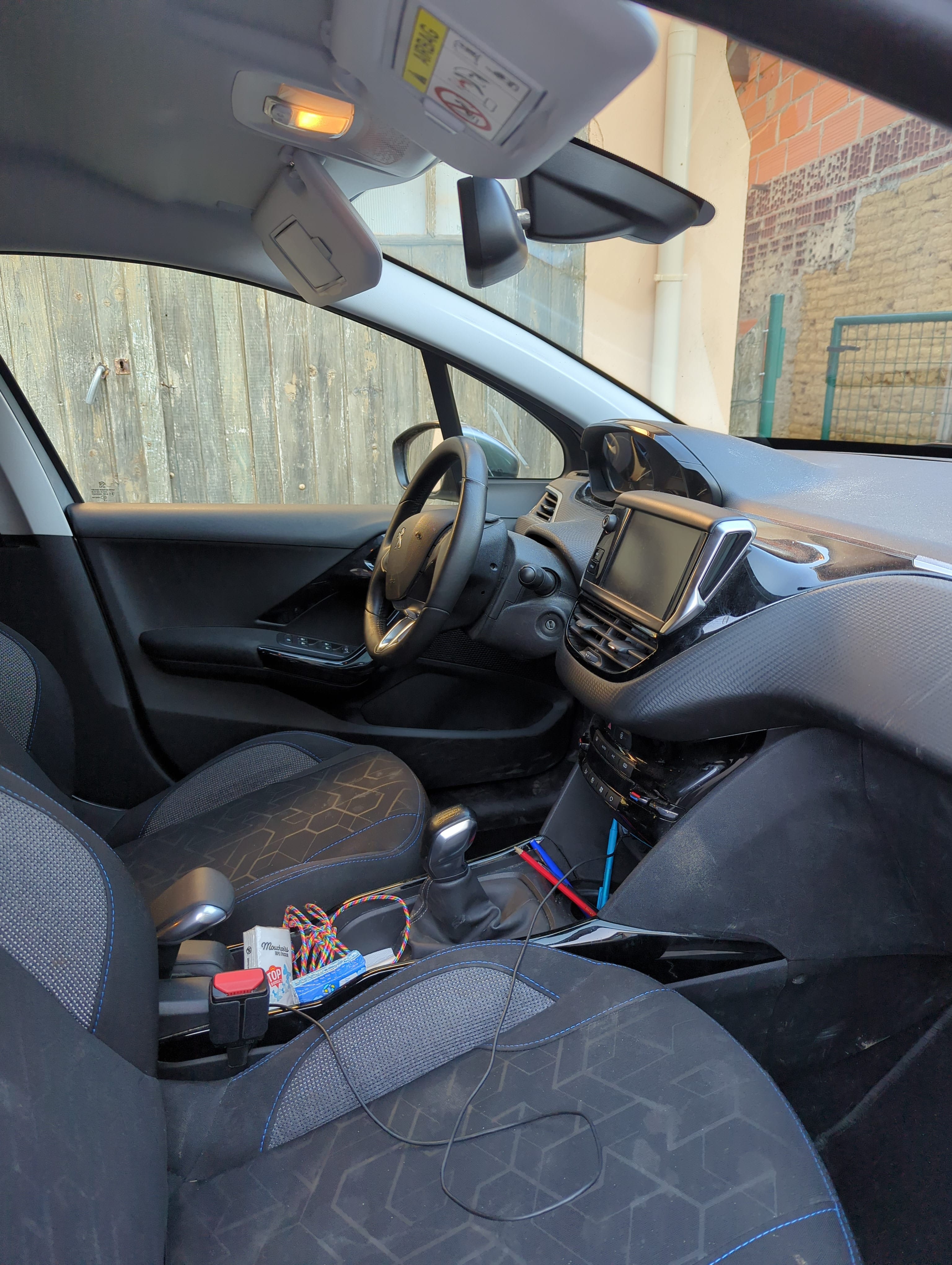 Peugeot 2008 avec Coffre de toit