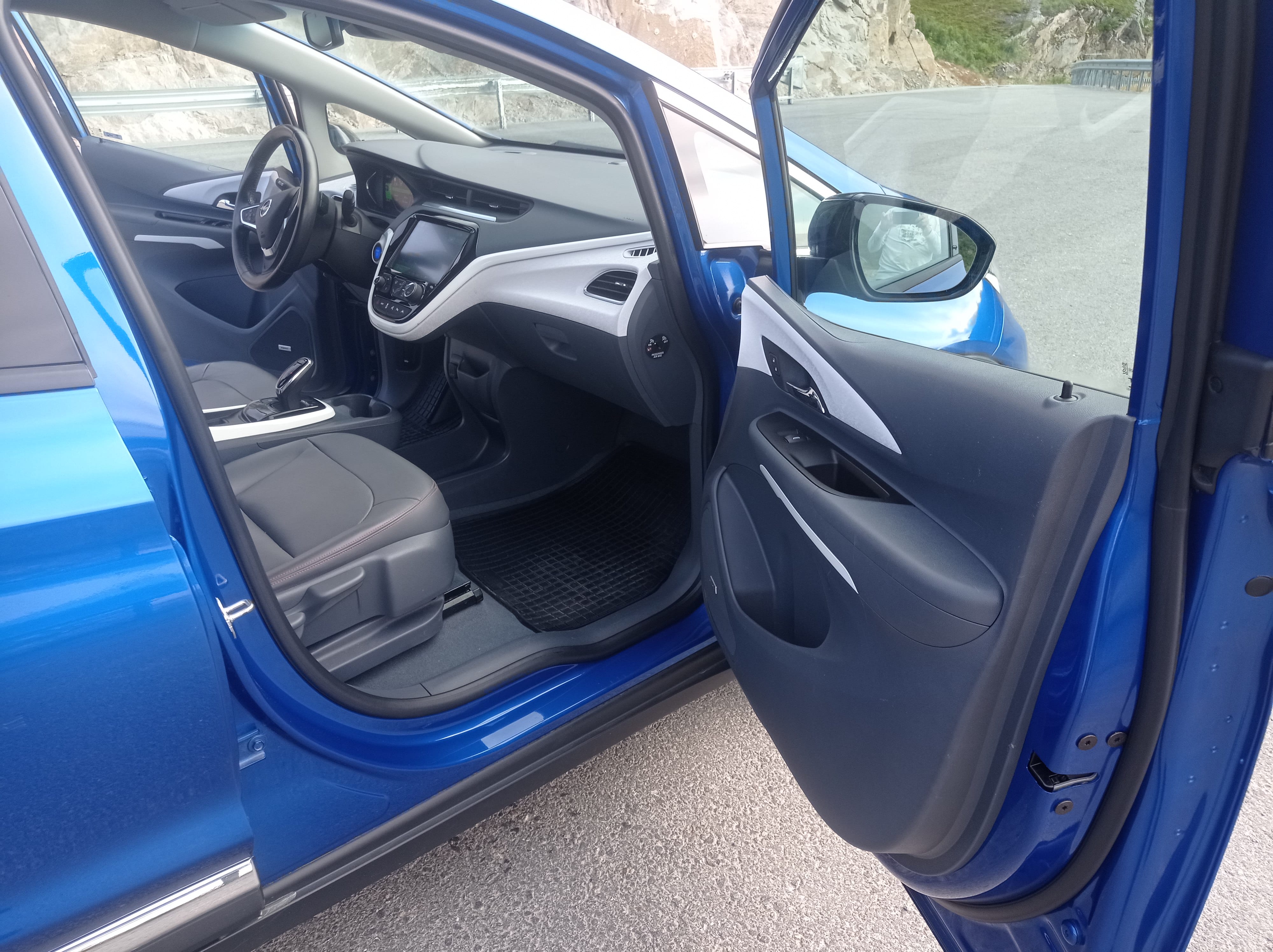 Opel Ampera E avec Pneus neige
