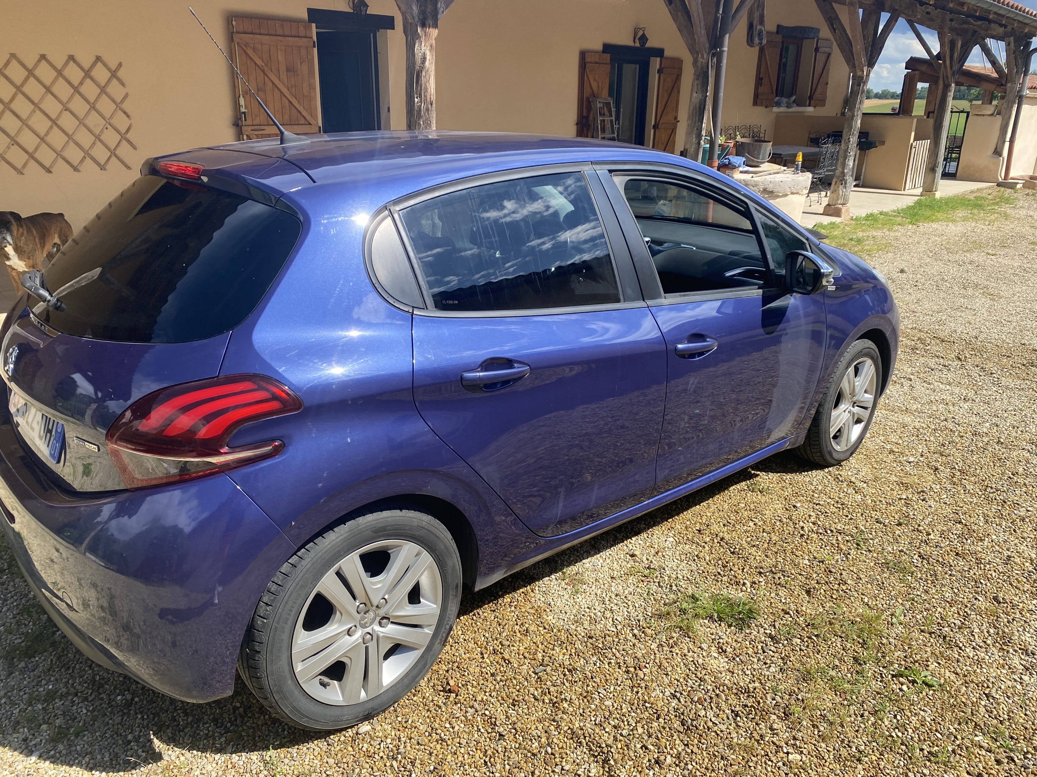 Peugeot 208 1.2 PURE TECH Essence avec GPS