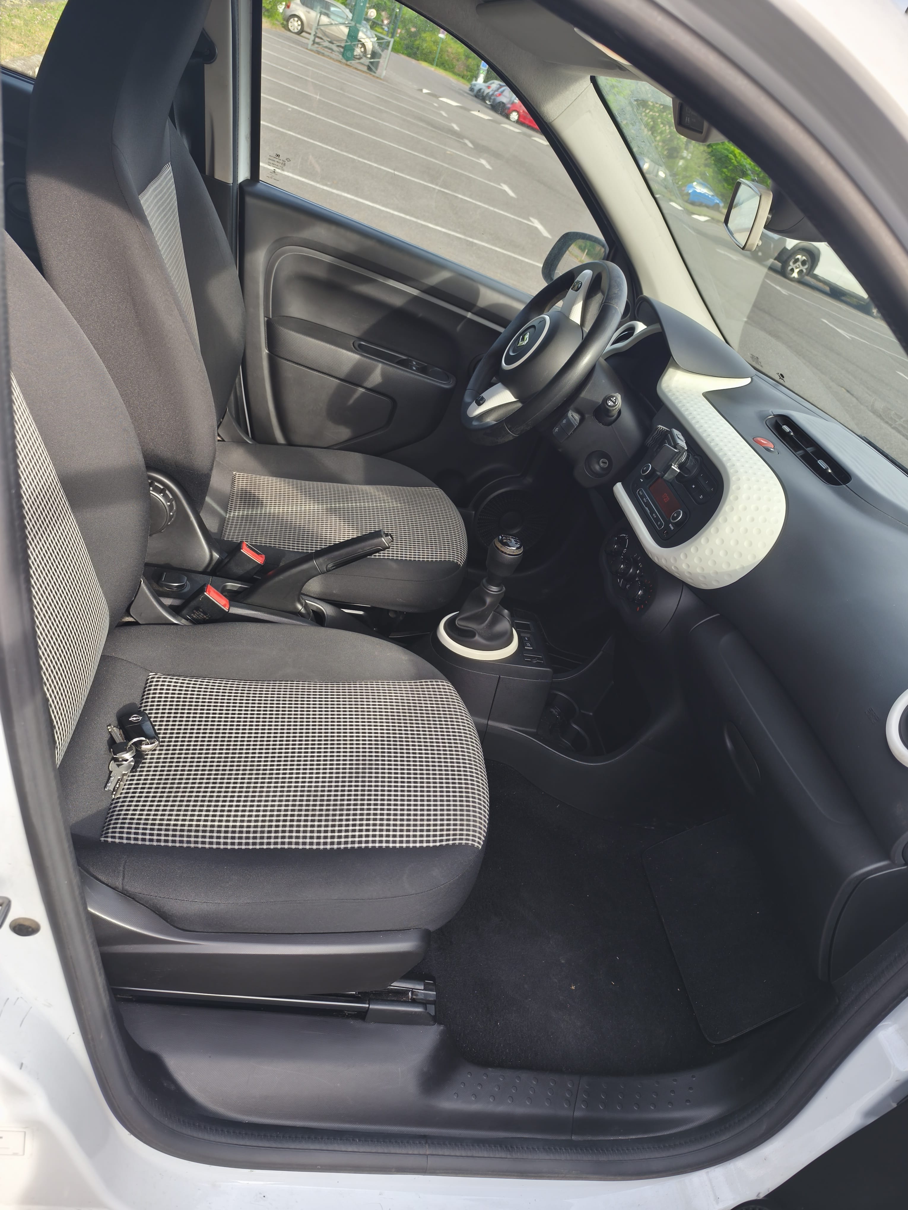 Renault Twingo III avec Autoradio
