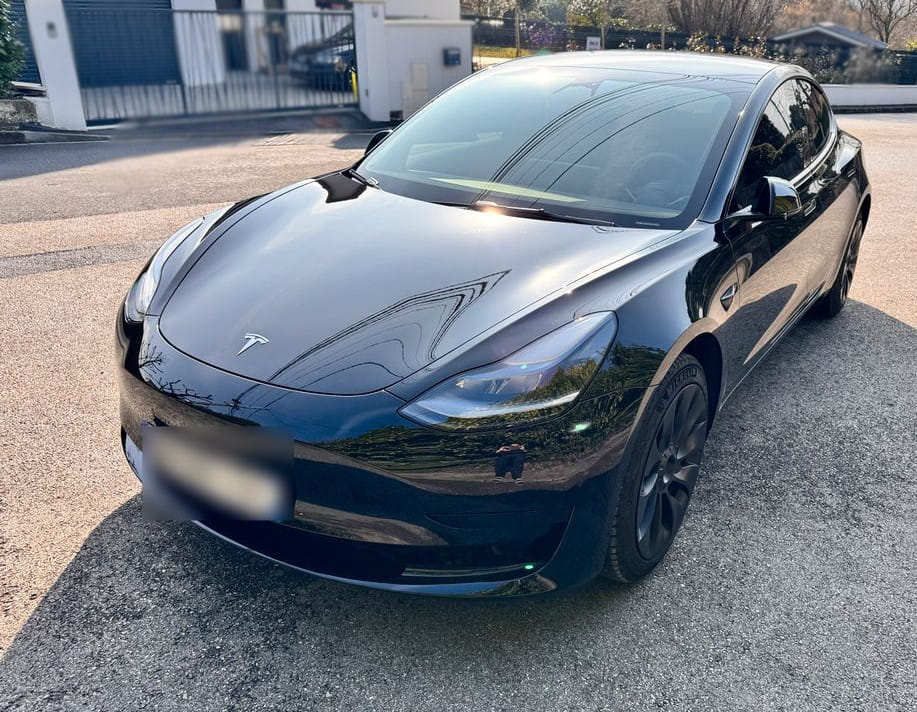 Tesla Model 3 Noire, vitres teintées, 2023, Électrique, automatique