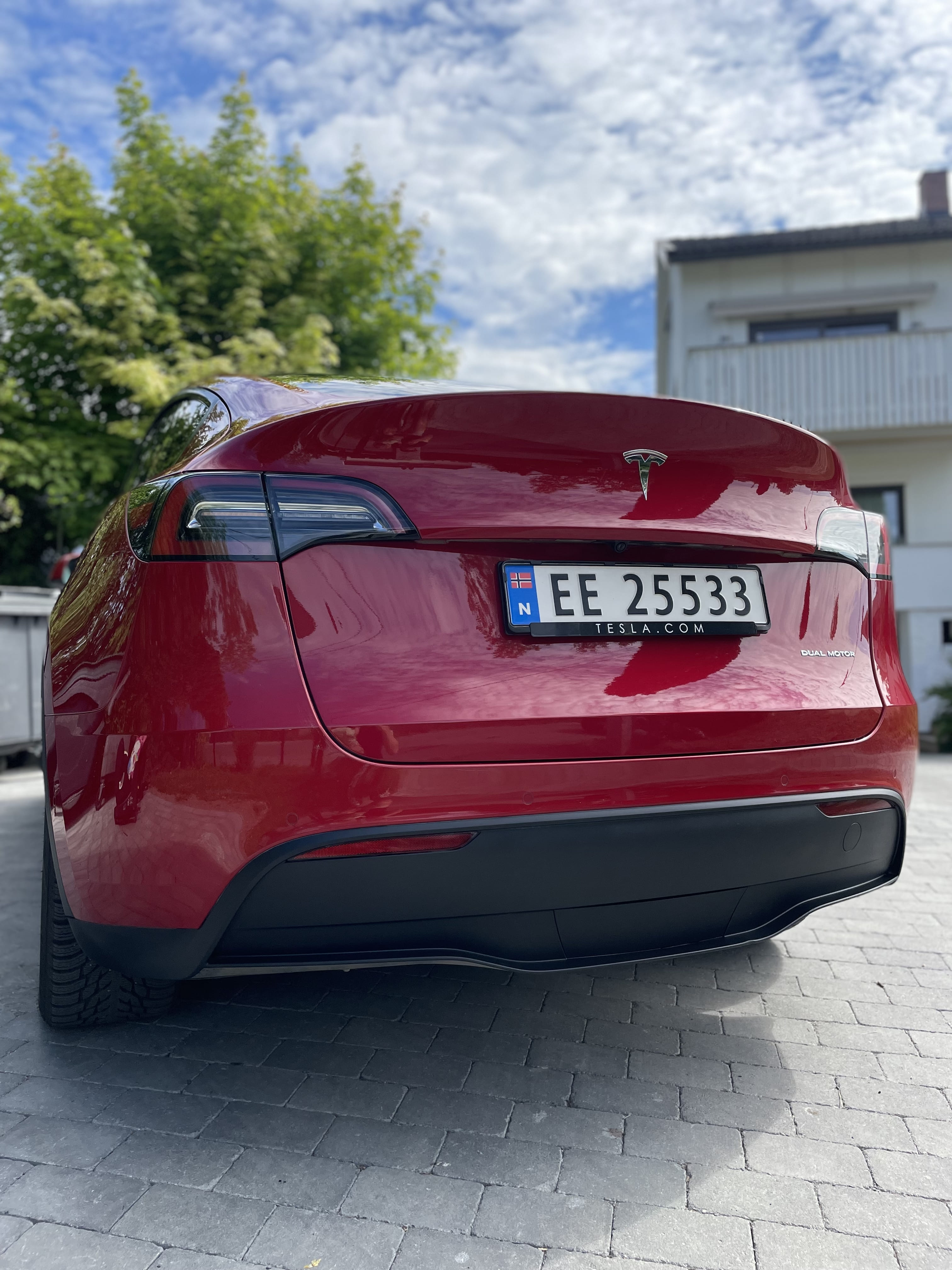 Tesla Model Y Long Range AWD med GPS