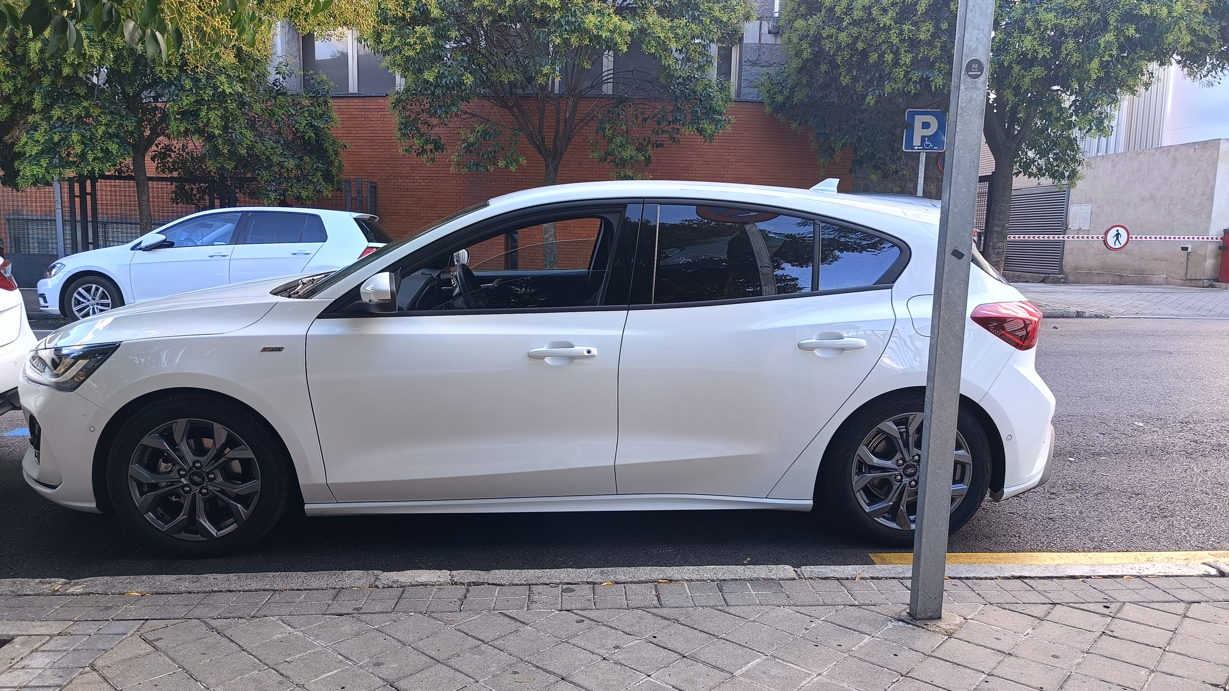Ford Focus ST Line etiqueta eco mit Klimaanlage