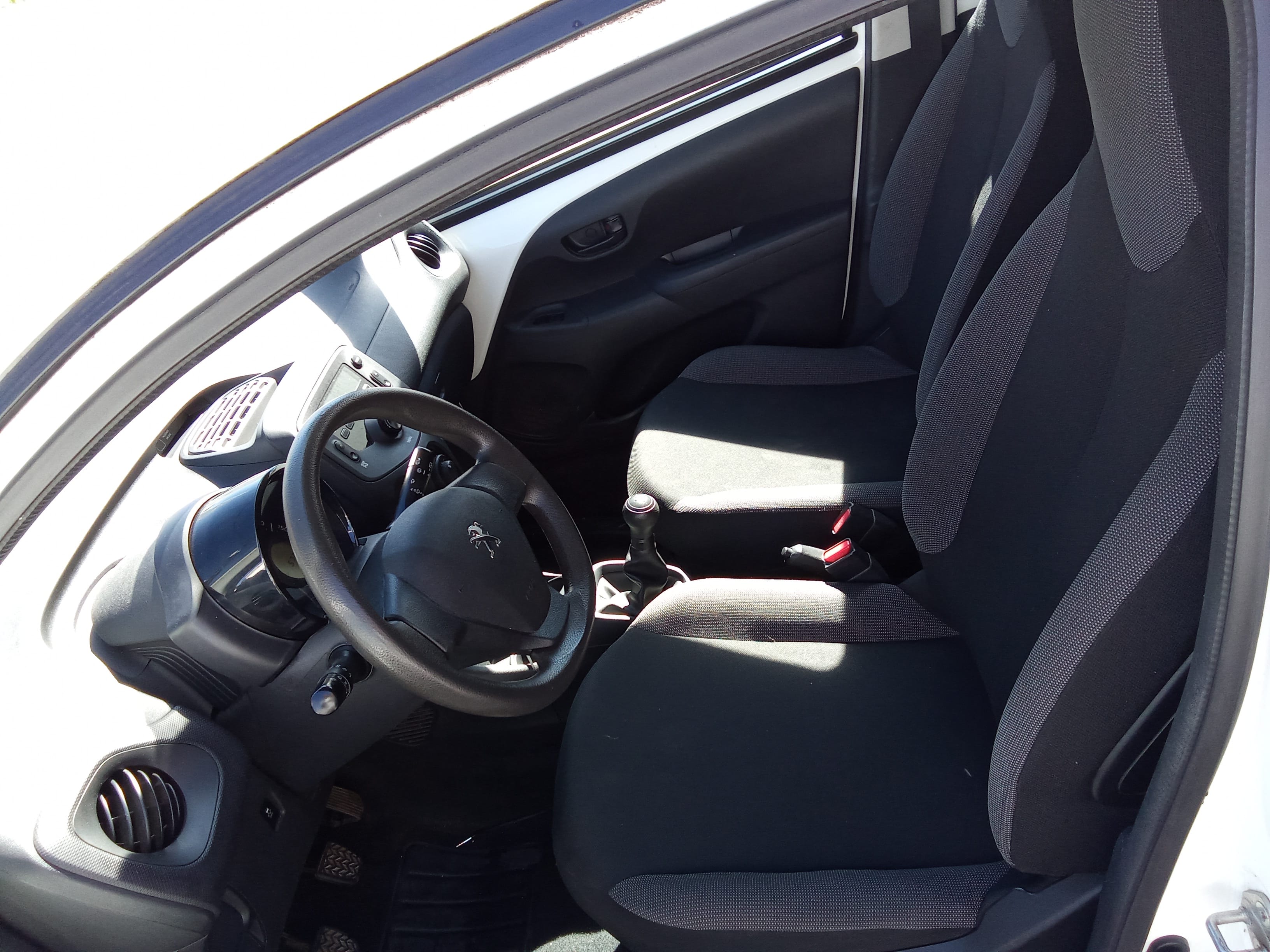 Peugeot 108 avec Port USB