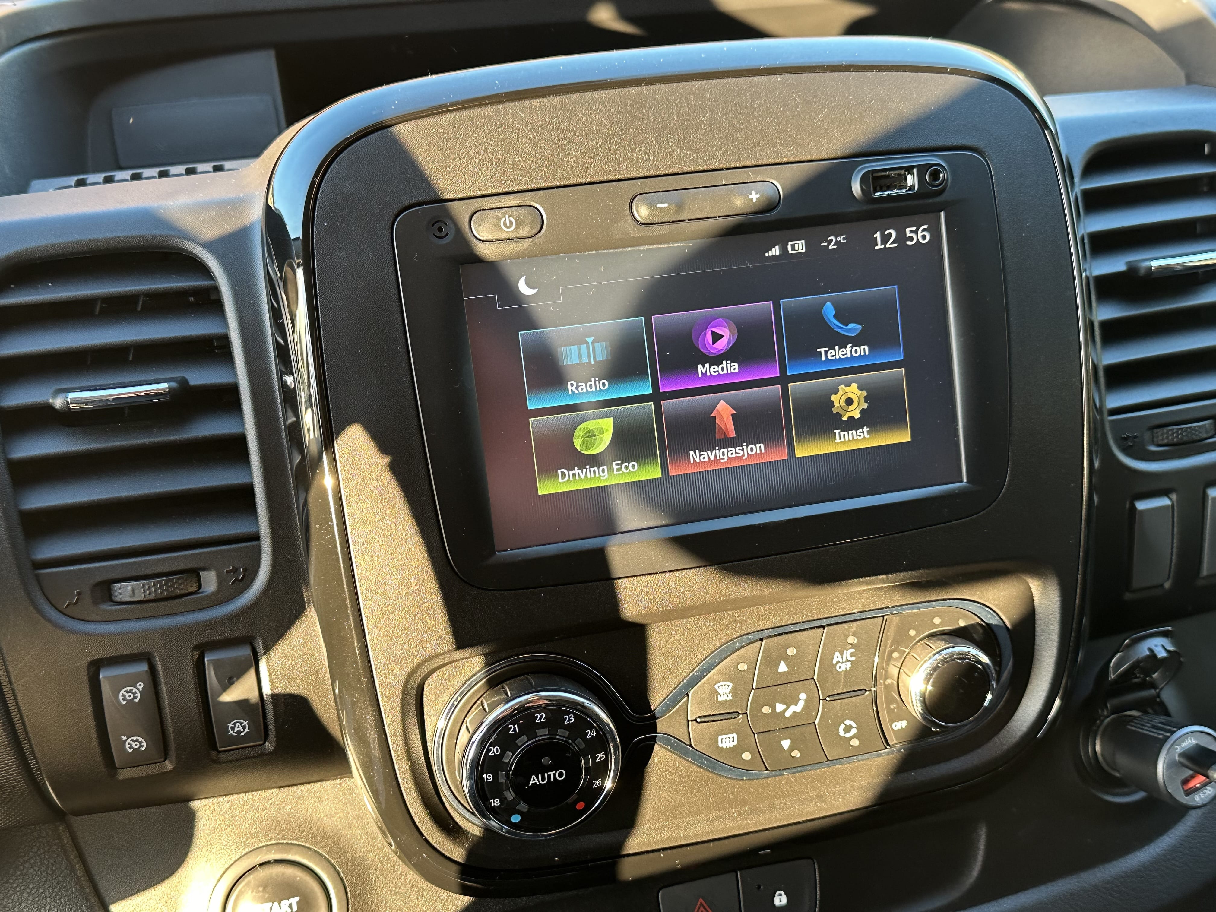 Opel Vivaro med Cruisekontroll