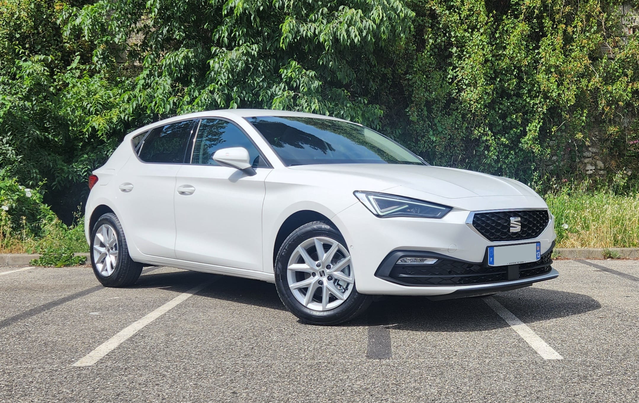 Seat Leon, 2025, Essence 95 / Electric (hybrid), automatic