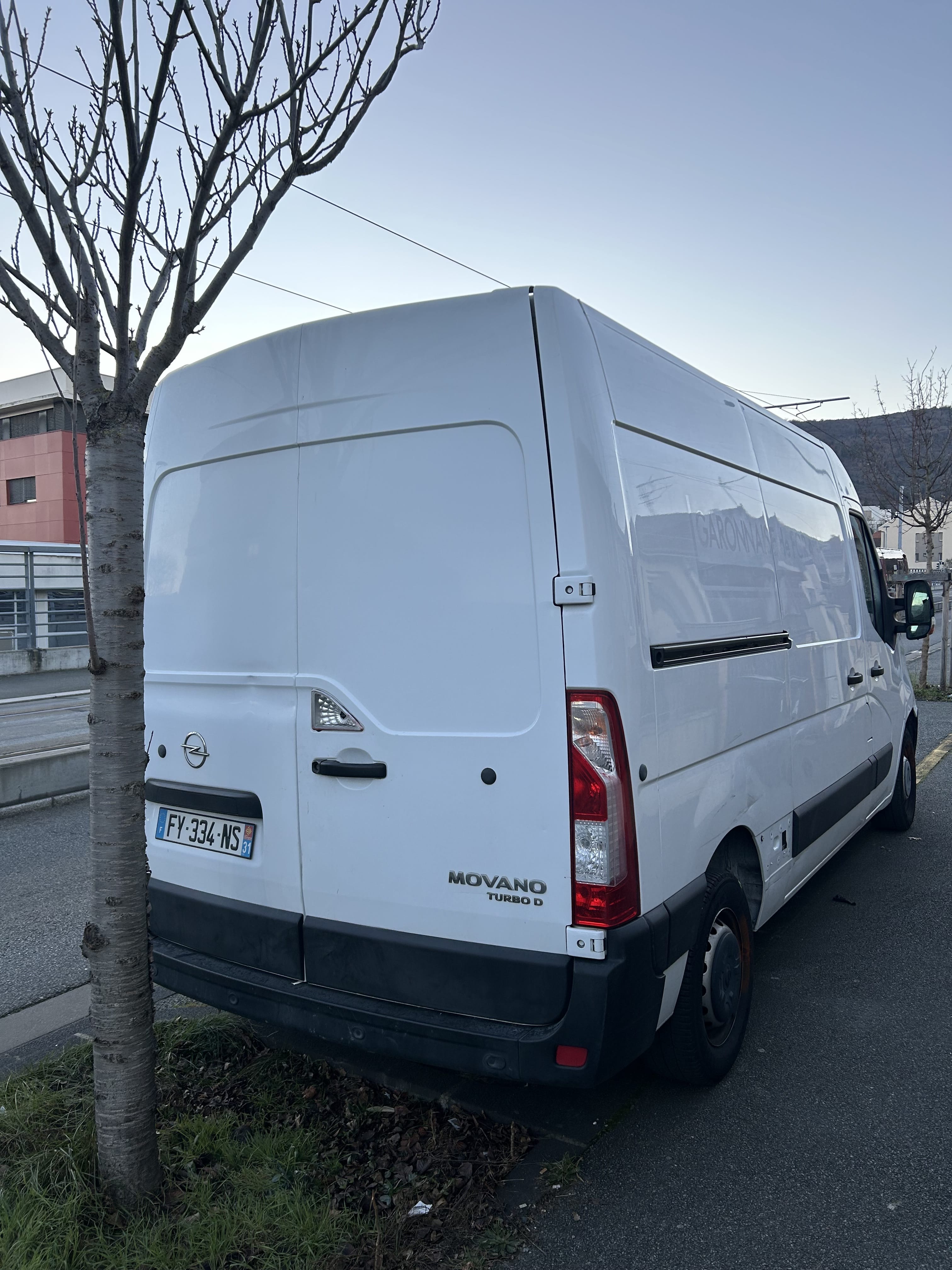 Opel Movano 2.3cdti avec Climatisation