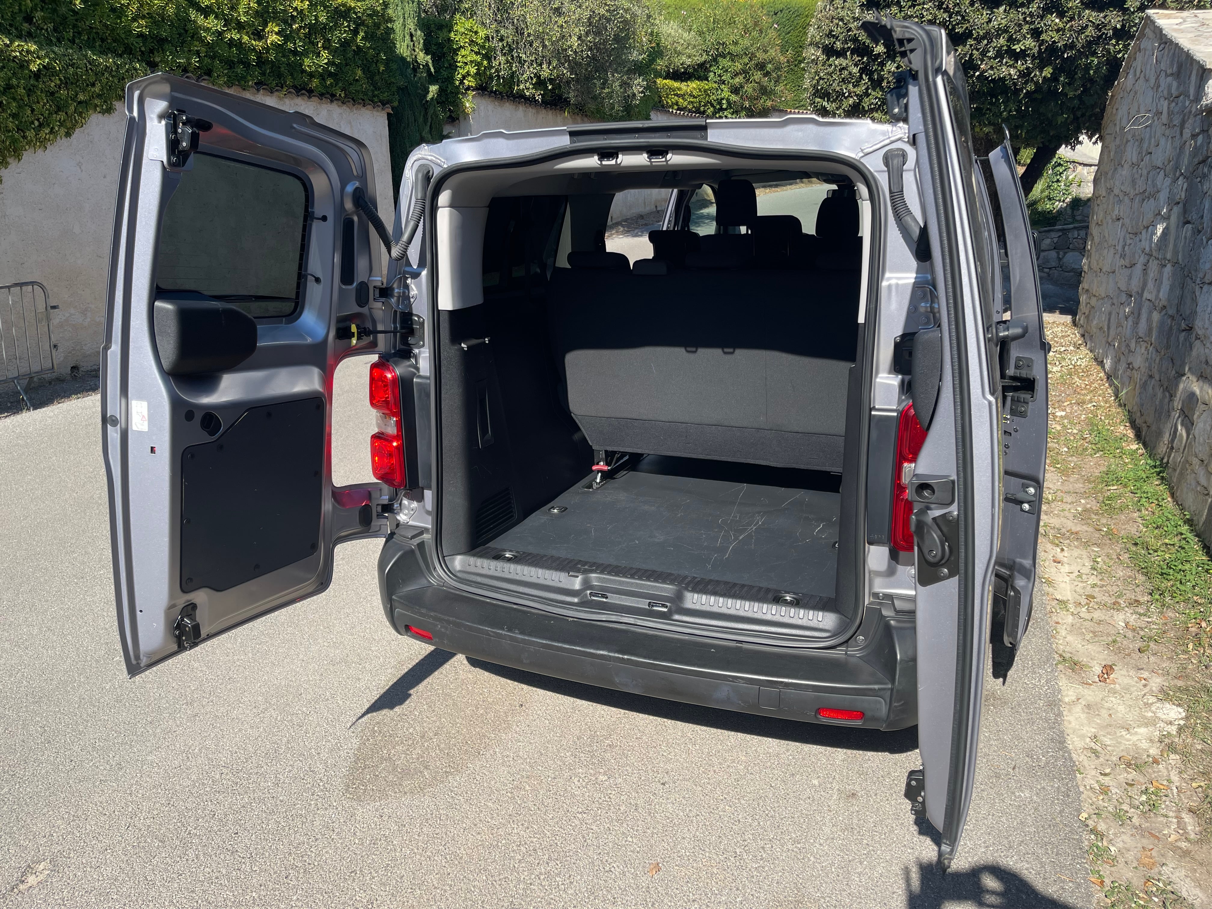 Toyota Proace Verso with Car radio