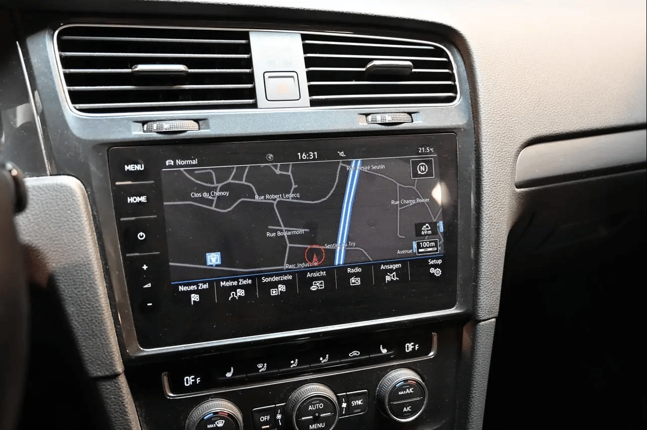 Volkswagen Golf Carplay - Électrique avec Audio Bluetooth