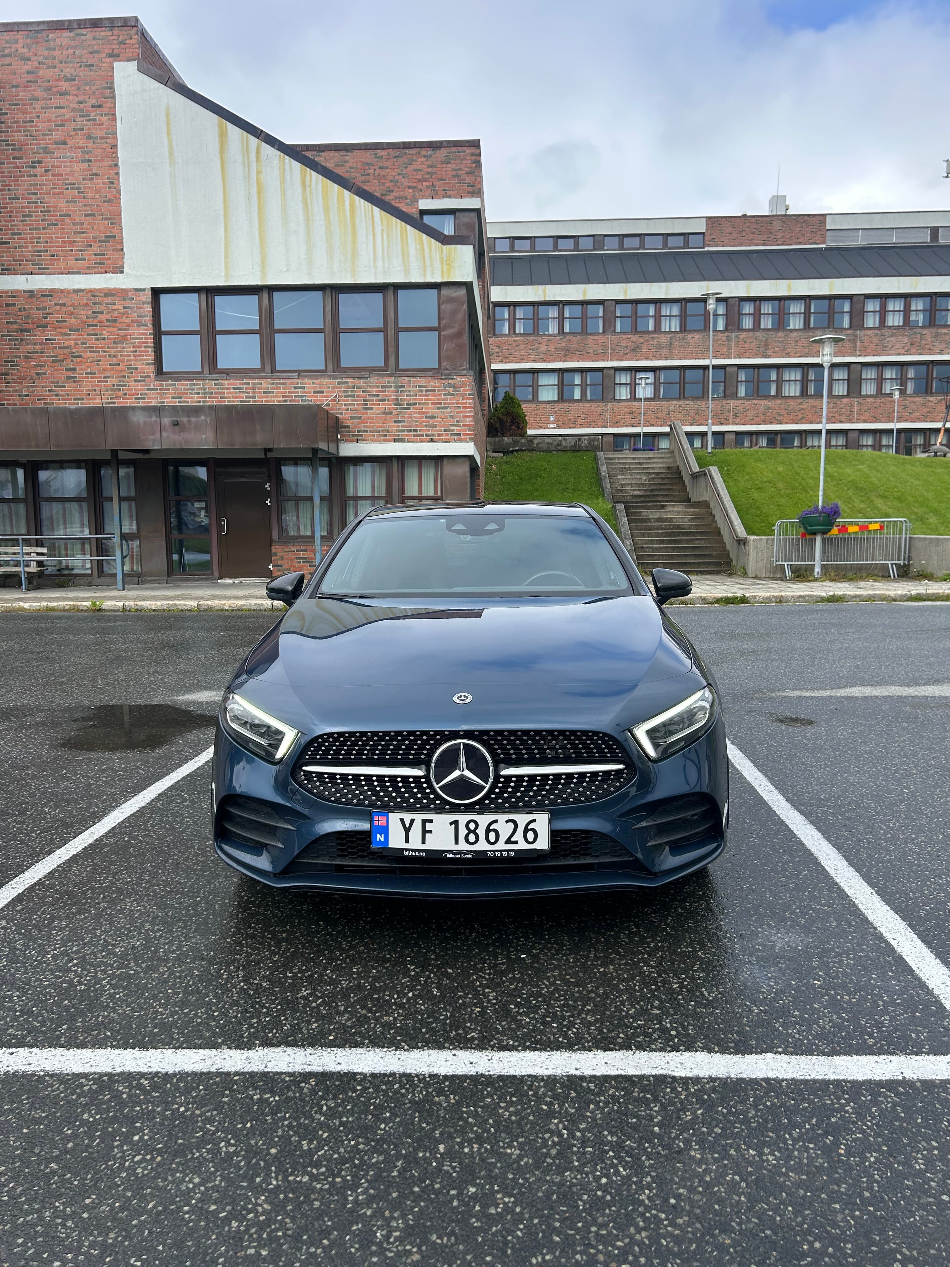 Mercedes-Benz A-Klasse 250 e med Apple CarPlay