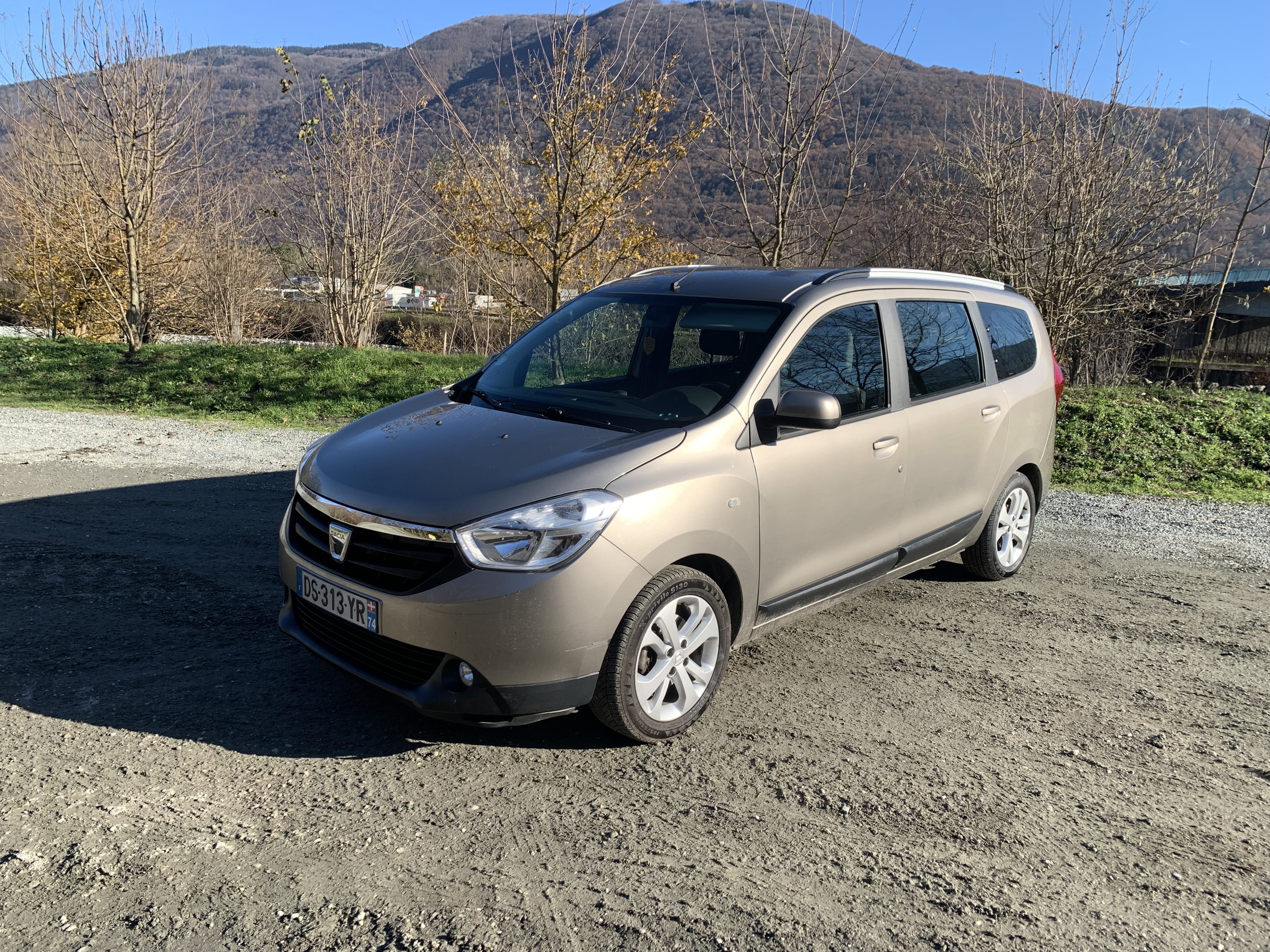 Dacia Lodgy, 2015, Essence 98, 7 places