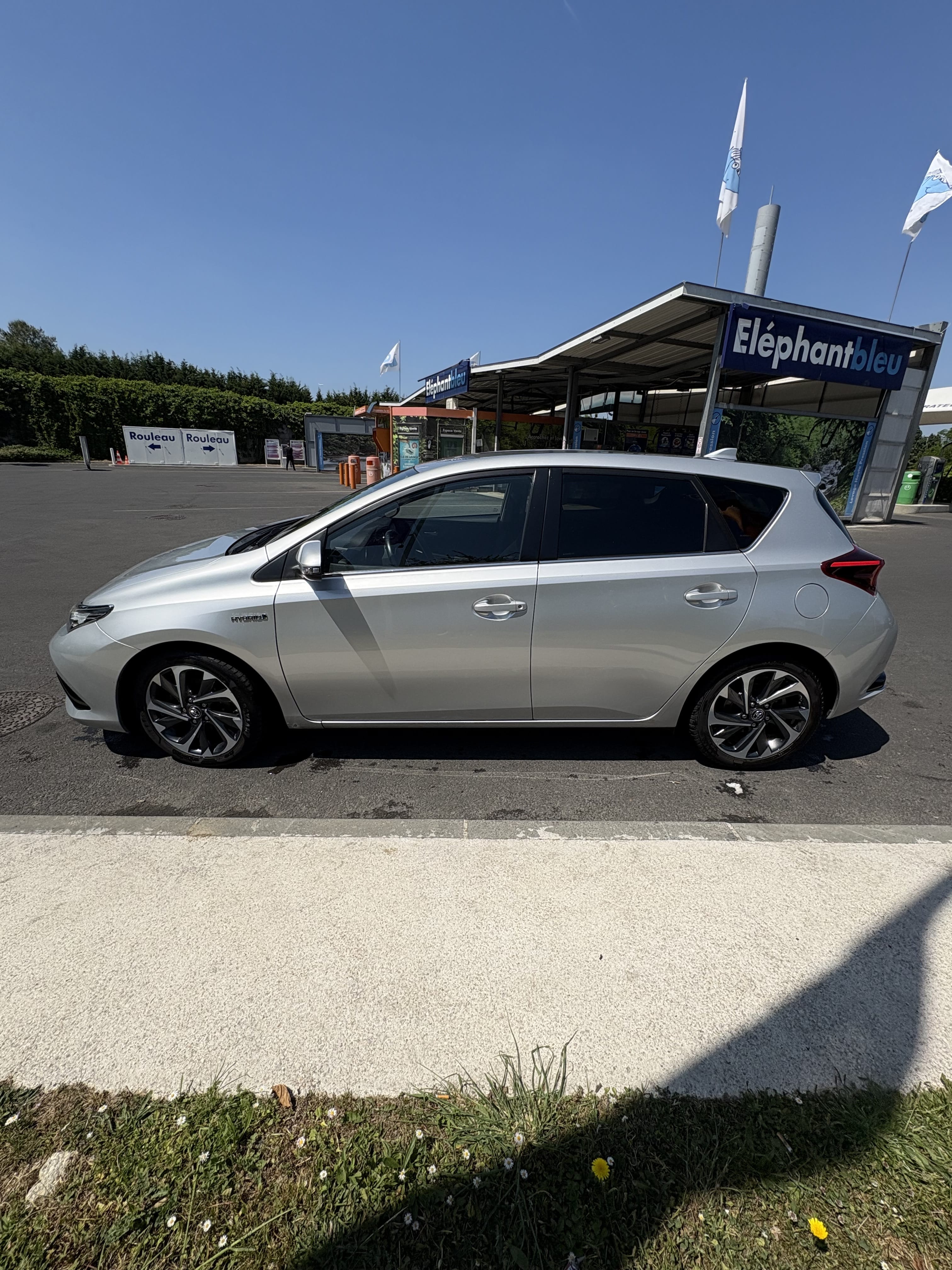 Toyota Auris Hybrid avec Climatisation