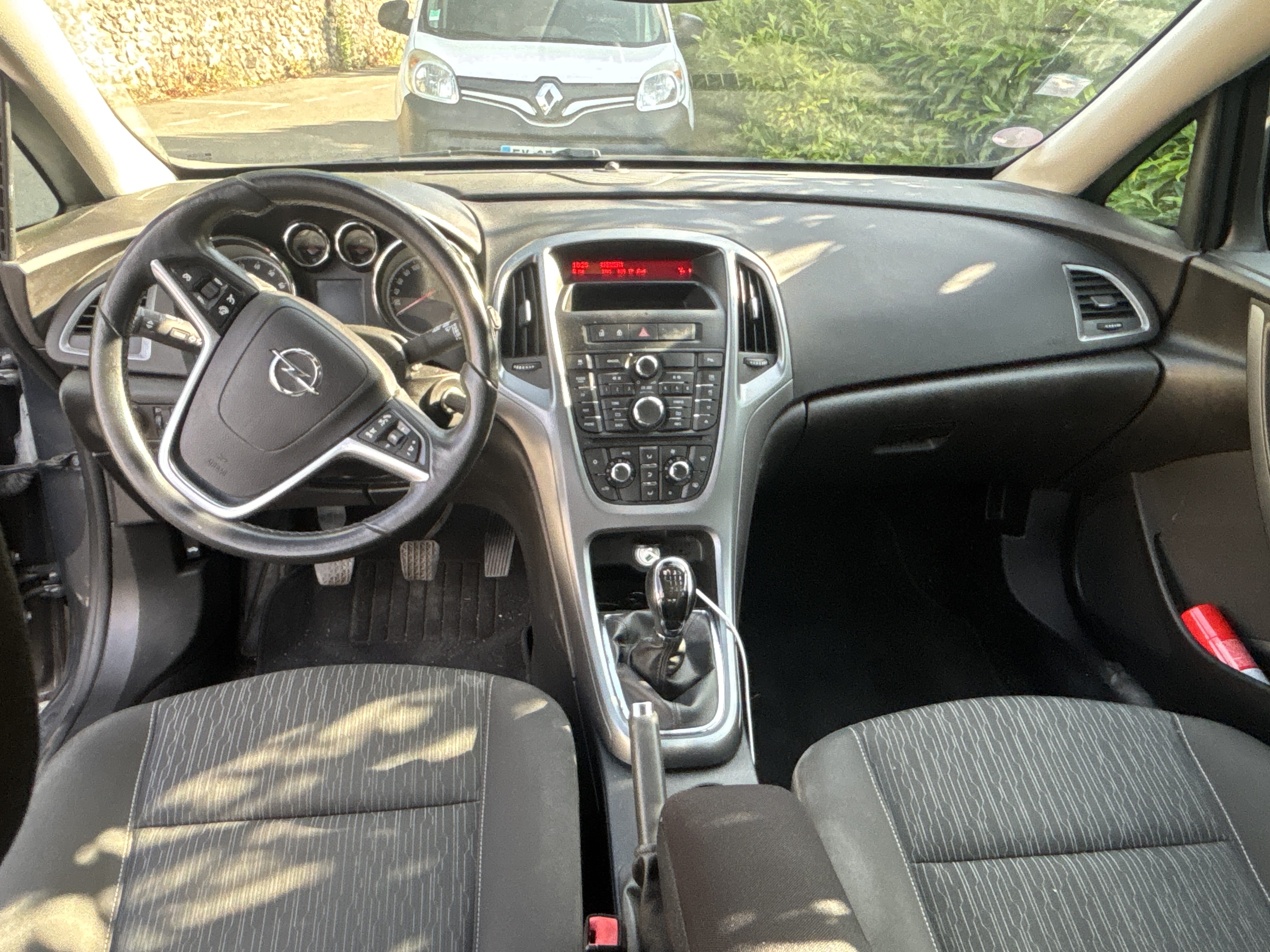 Opel Astra 1.4 turbo avec Entrée audio / iPod