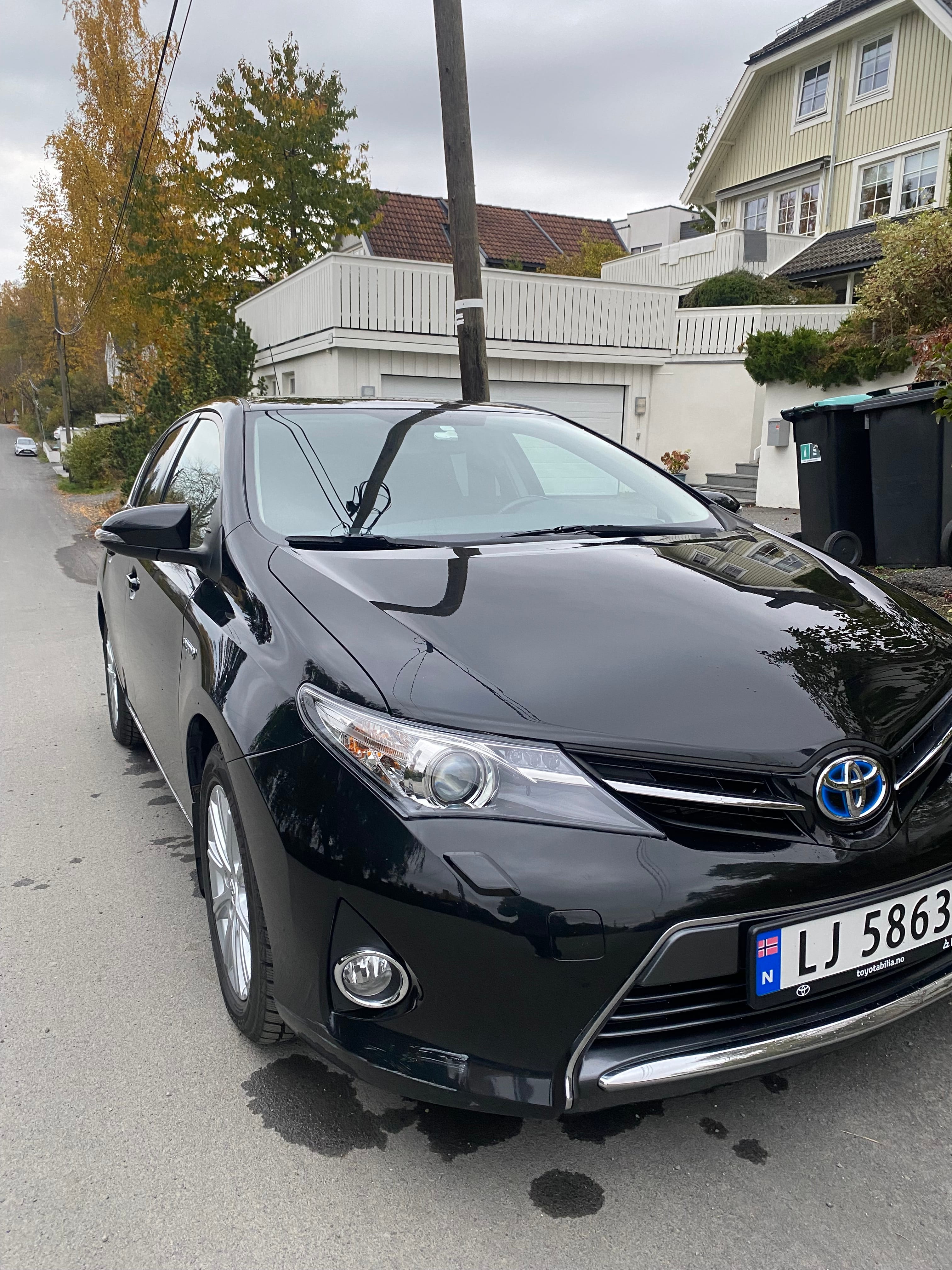 Toyota Auris, 2015, Blyfri 95 / Elektro (Hybrid), Automatik