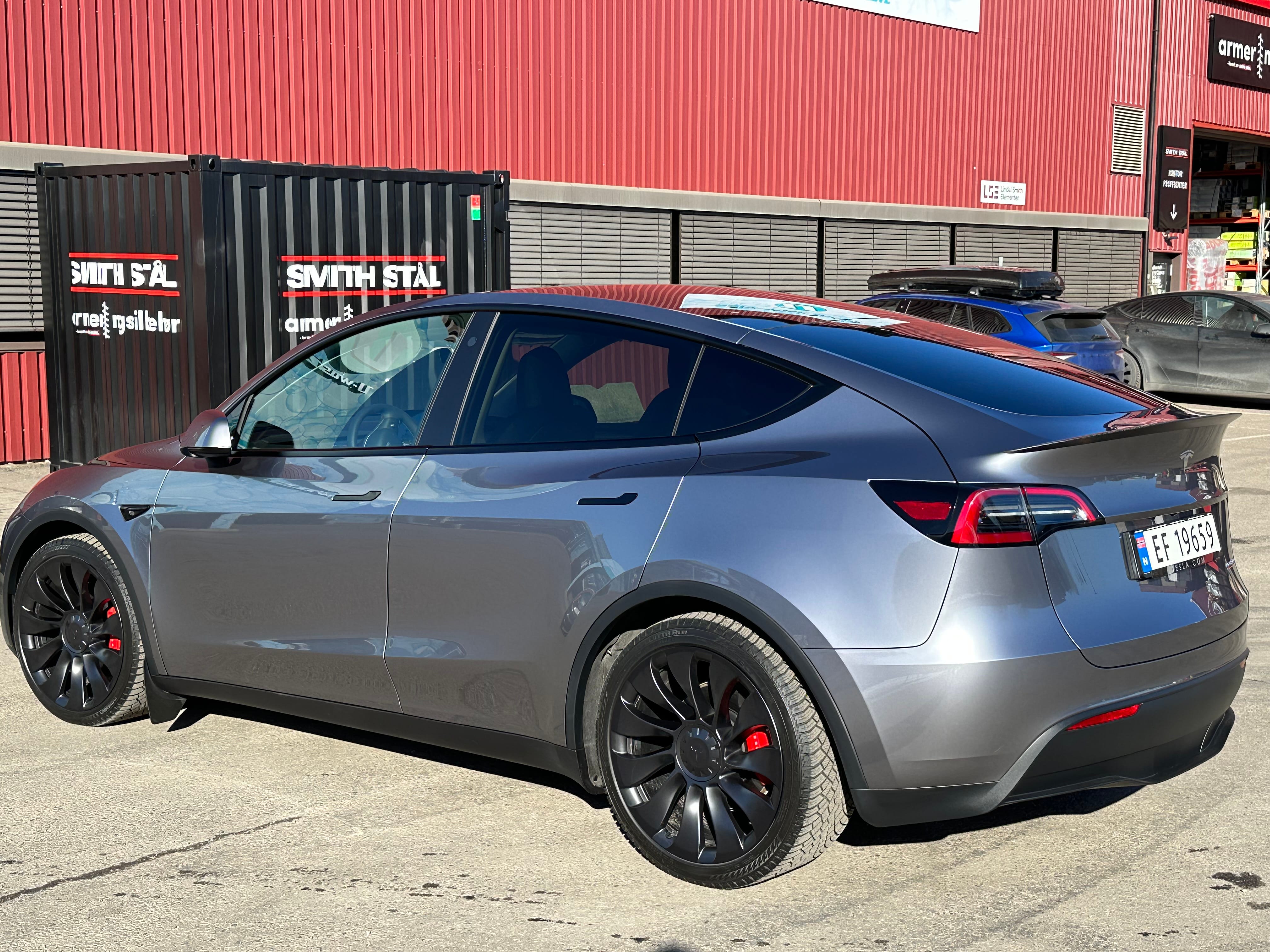 Tesla Model Y Performance med Ryggekamera