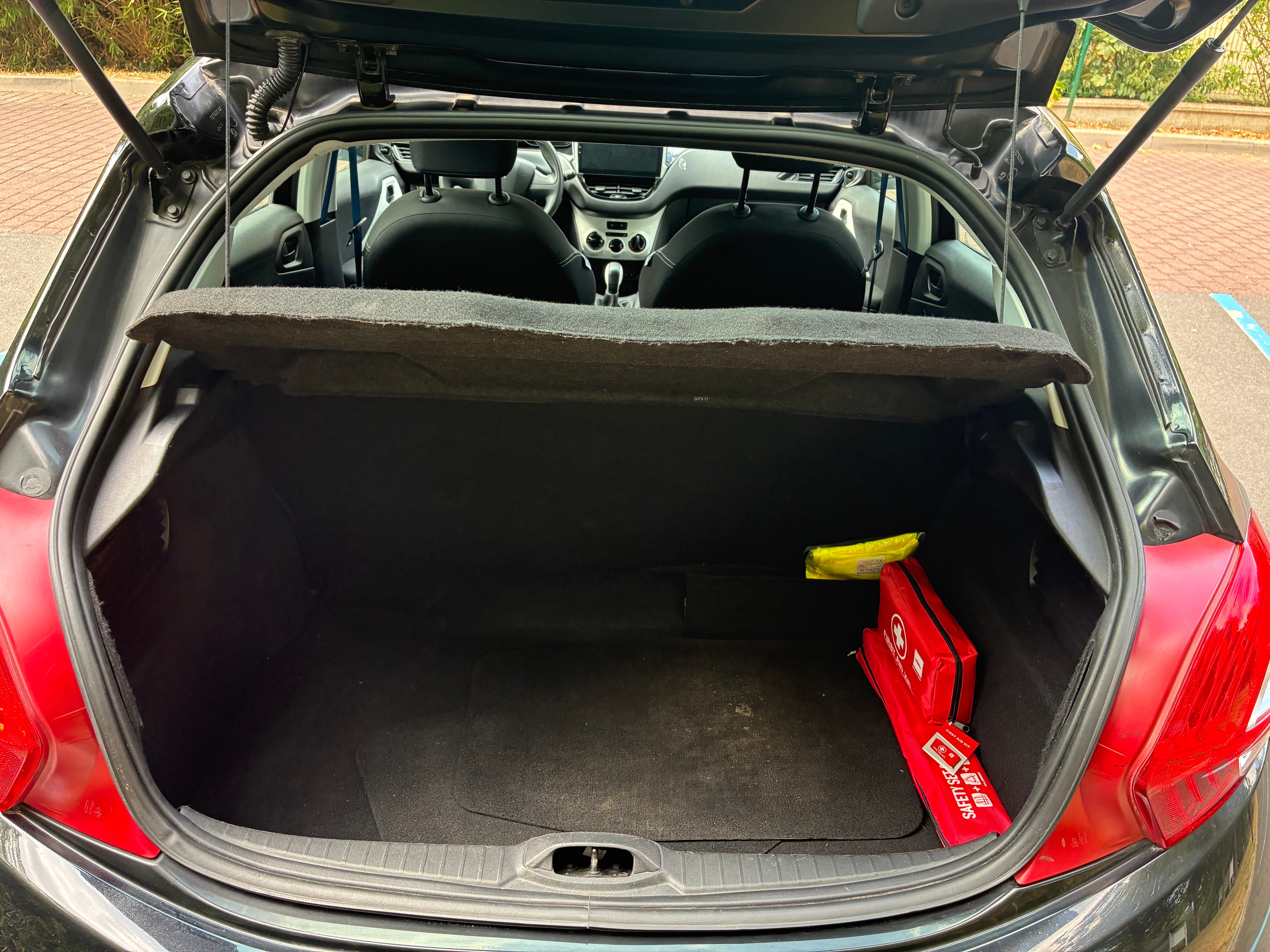 Peugeot 208 avec Apple CarPlay