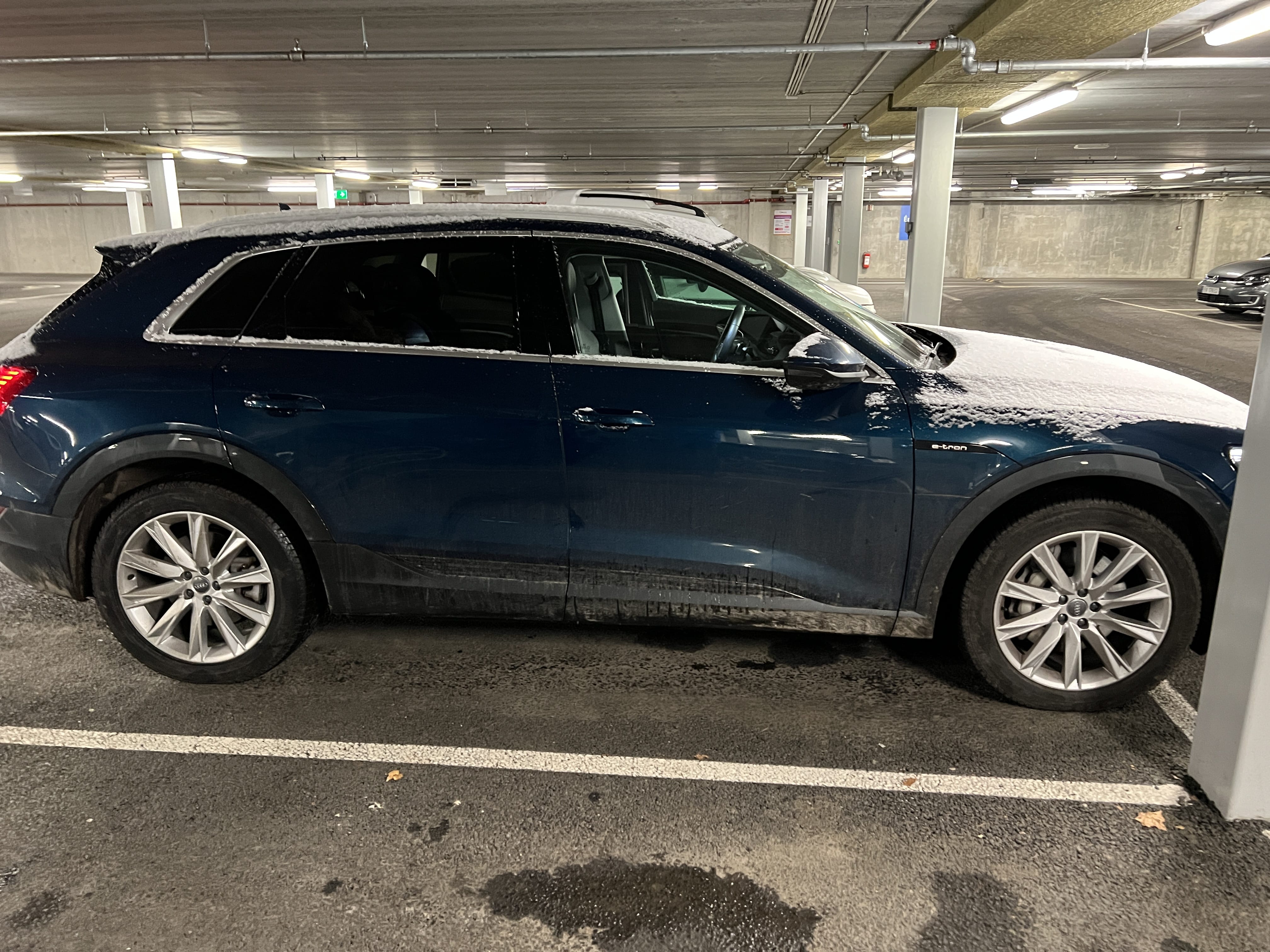 Audi e-tron 55 with Air conditioning