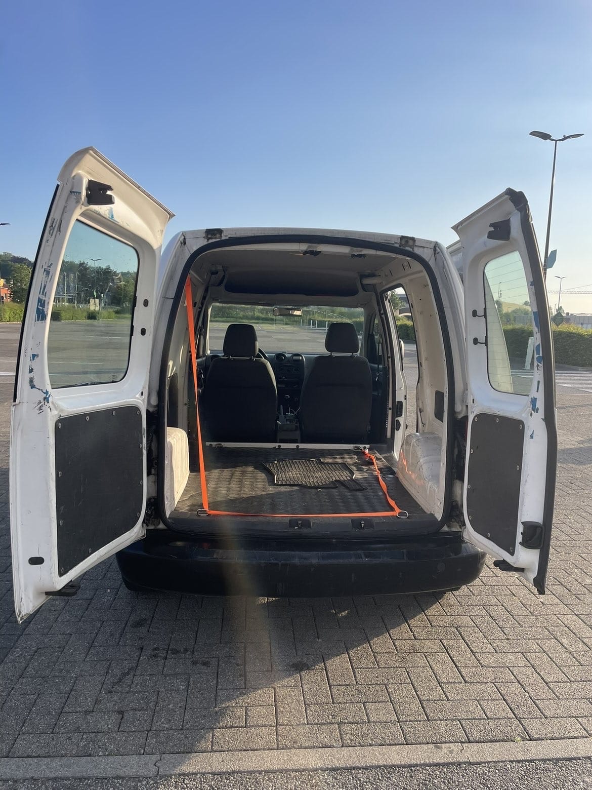 Volkswagen Caddy avec Pneus neige
